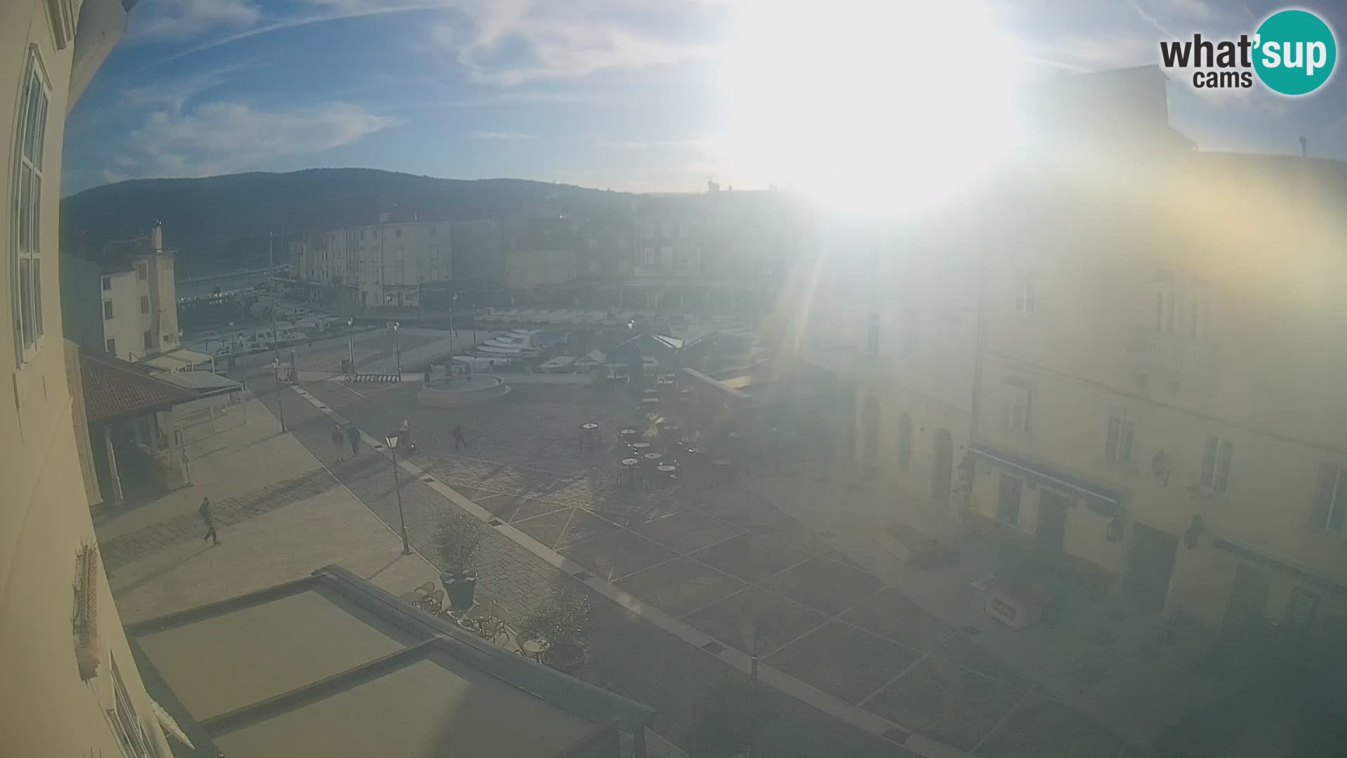 LIVE cam Cres city – place principale et “mandrač” – île de Cres – Croatie