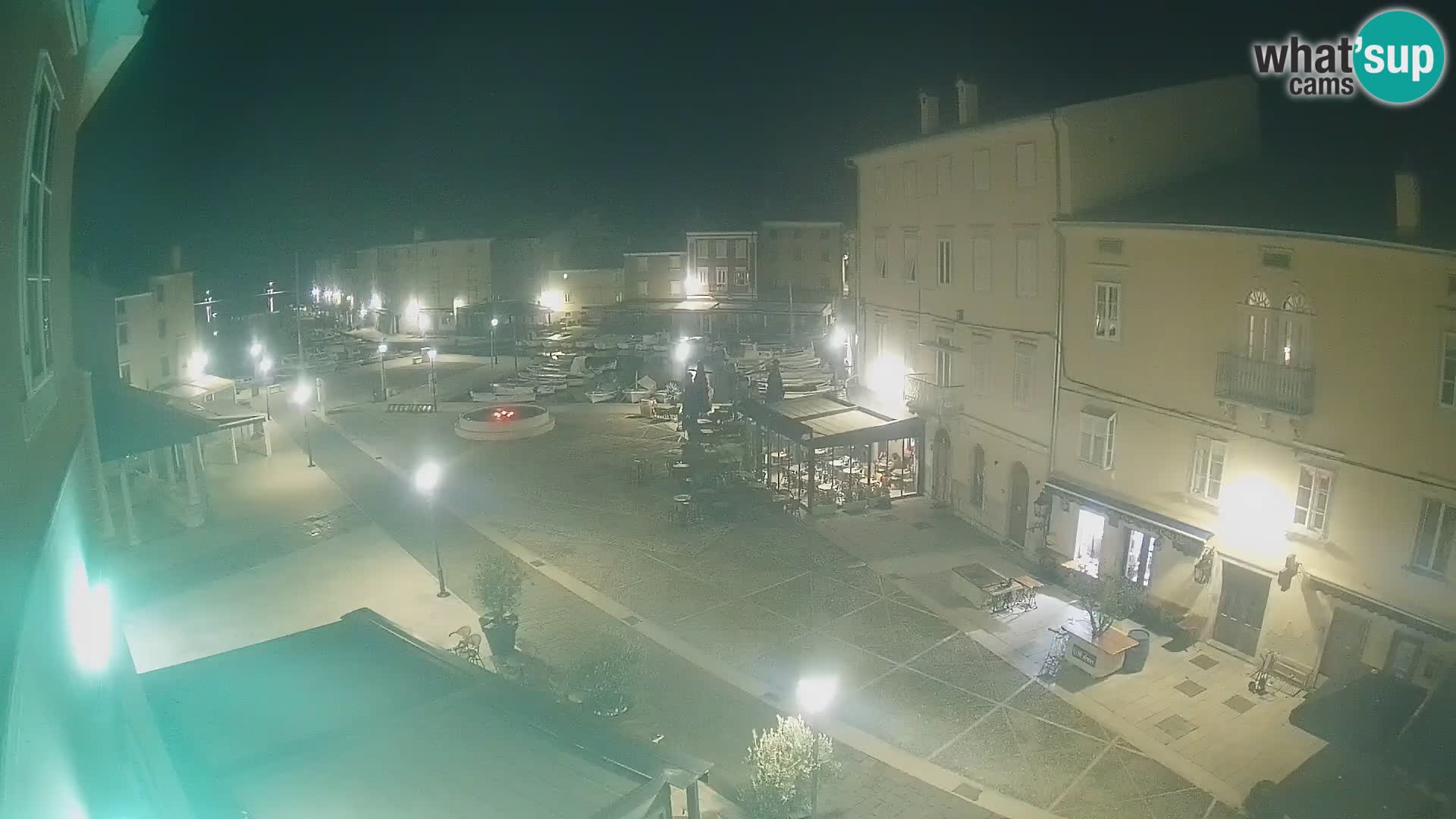 Kamera v ŽIVO Cres mesto – glavni trg in “mandrač” – otok Cres – Hrvaška