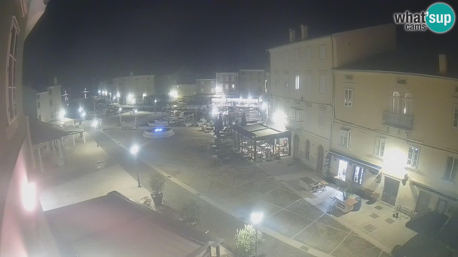 Cámara en vivo ciudad de Cres – plaza principal y “mandrač” – isla de Cres – Croacia