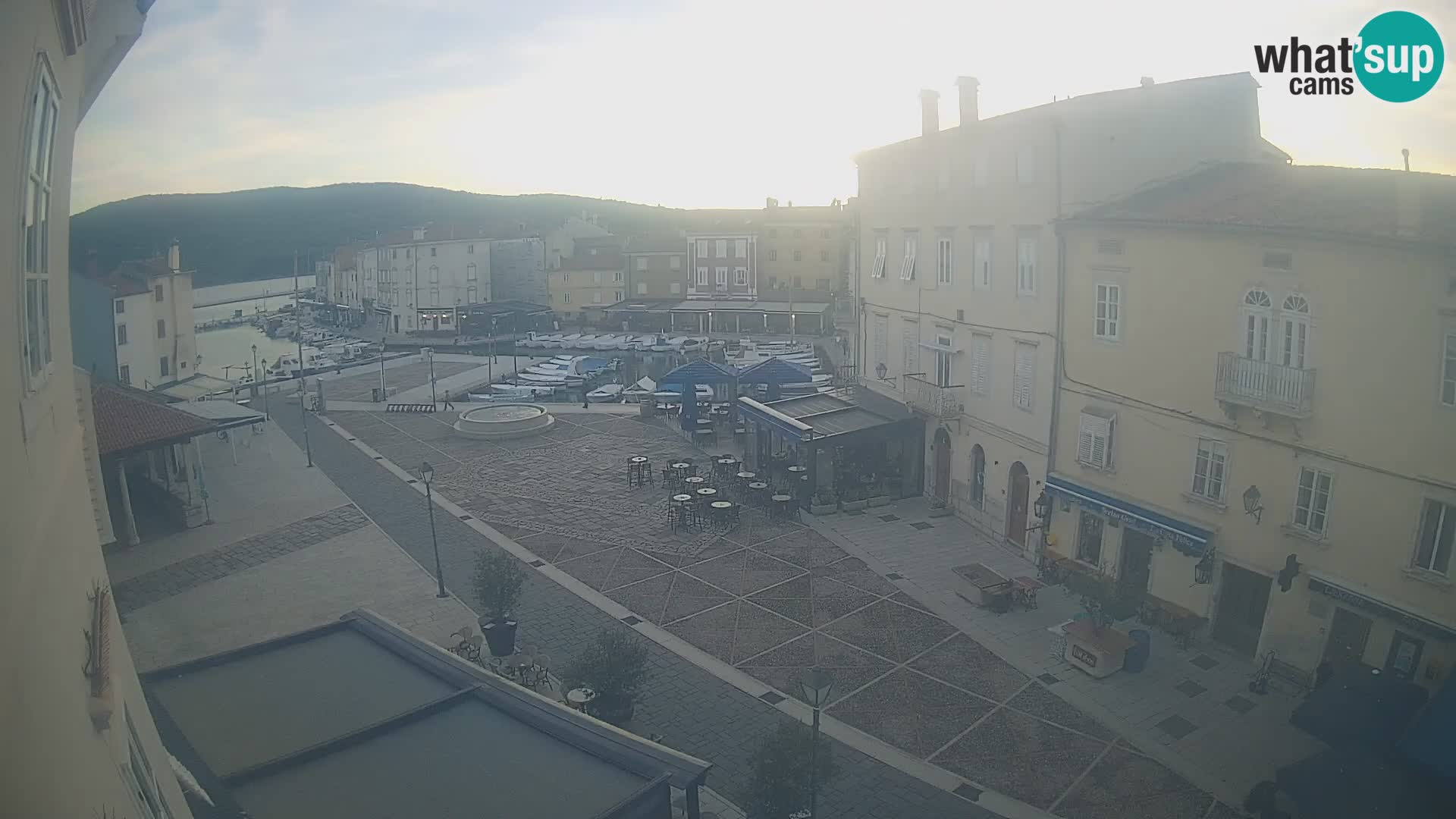 LIVE cam Cres città – piazza principale e “mandrač” – isola di Cherso – Croazia