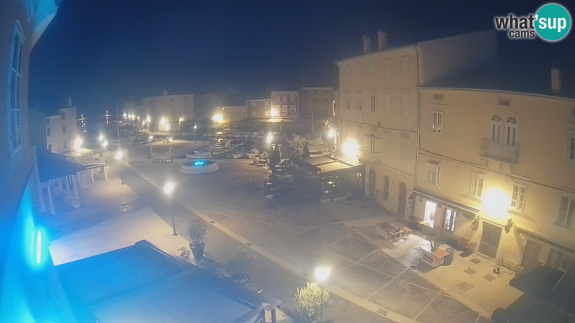 Kamera v ŽIVO Cres mesto – glavni trg in “mandrač” – otok Cres – Hrvaška