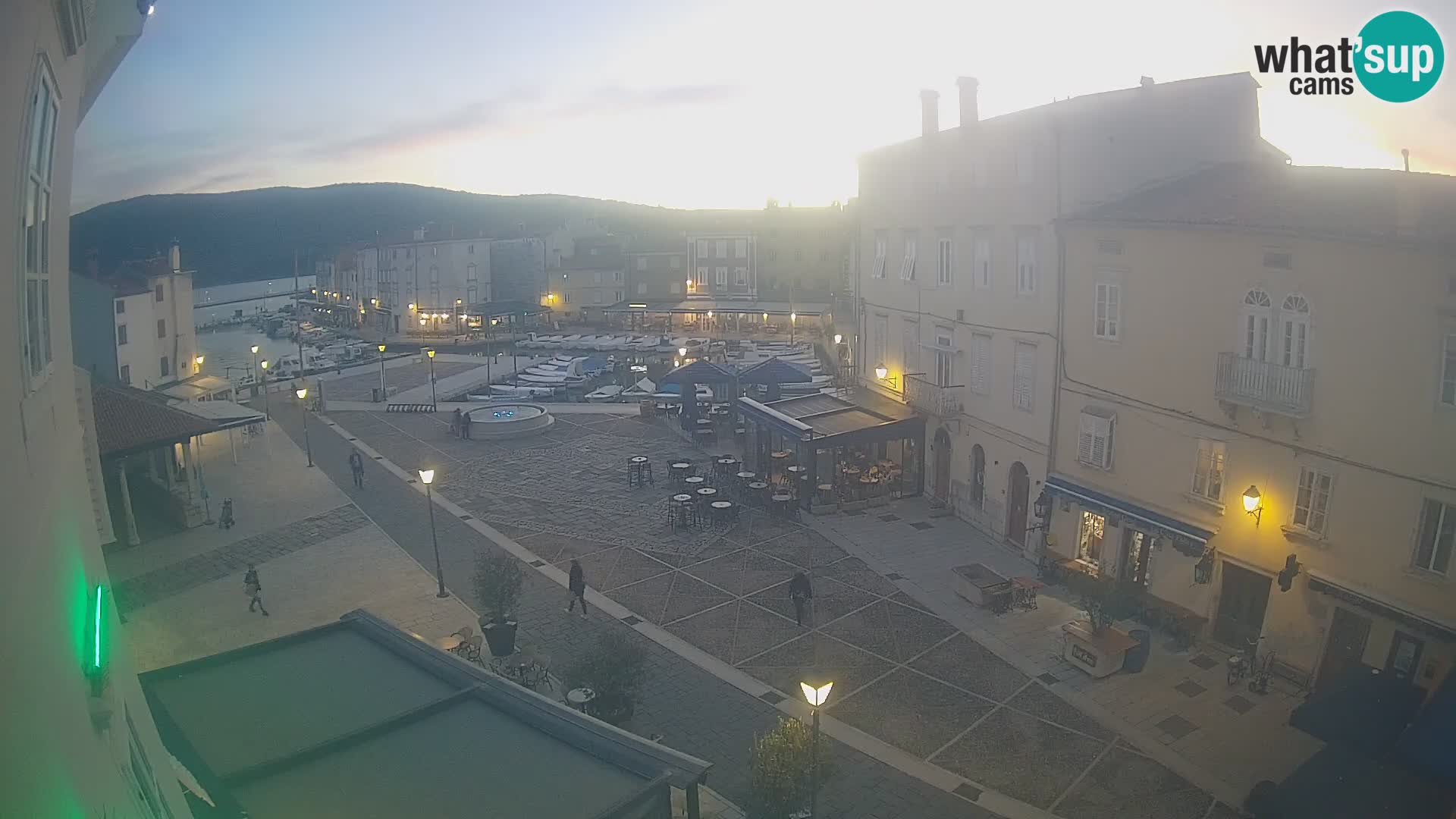 LIVE cam Cres city – place principale et “mandrač” – île de Cres – Croatie