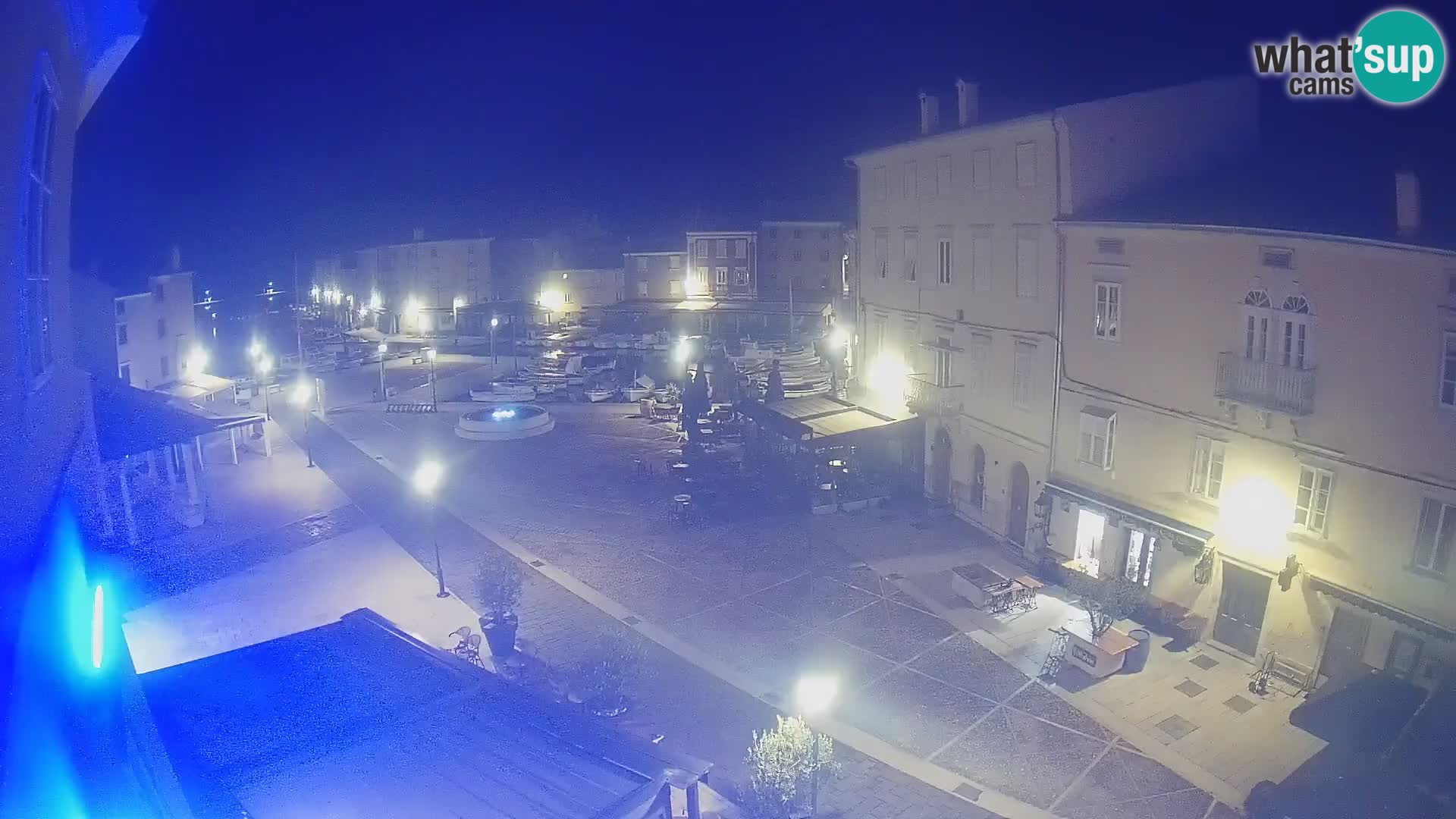 Cámara en vivo ciudad de Cres – plaza principal y “mandrač” – isla de Cres – Croacia