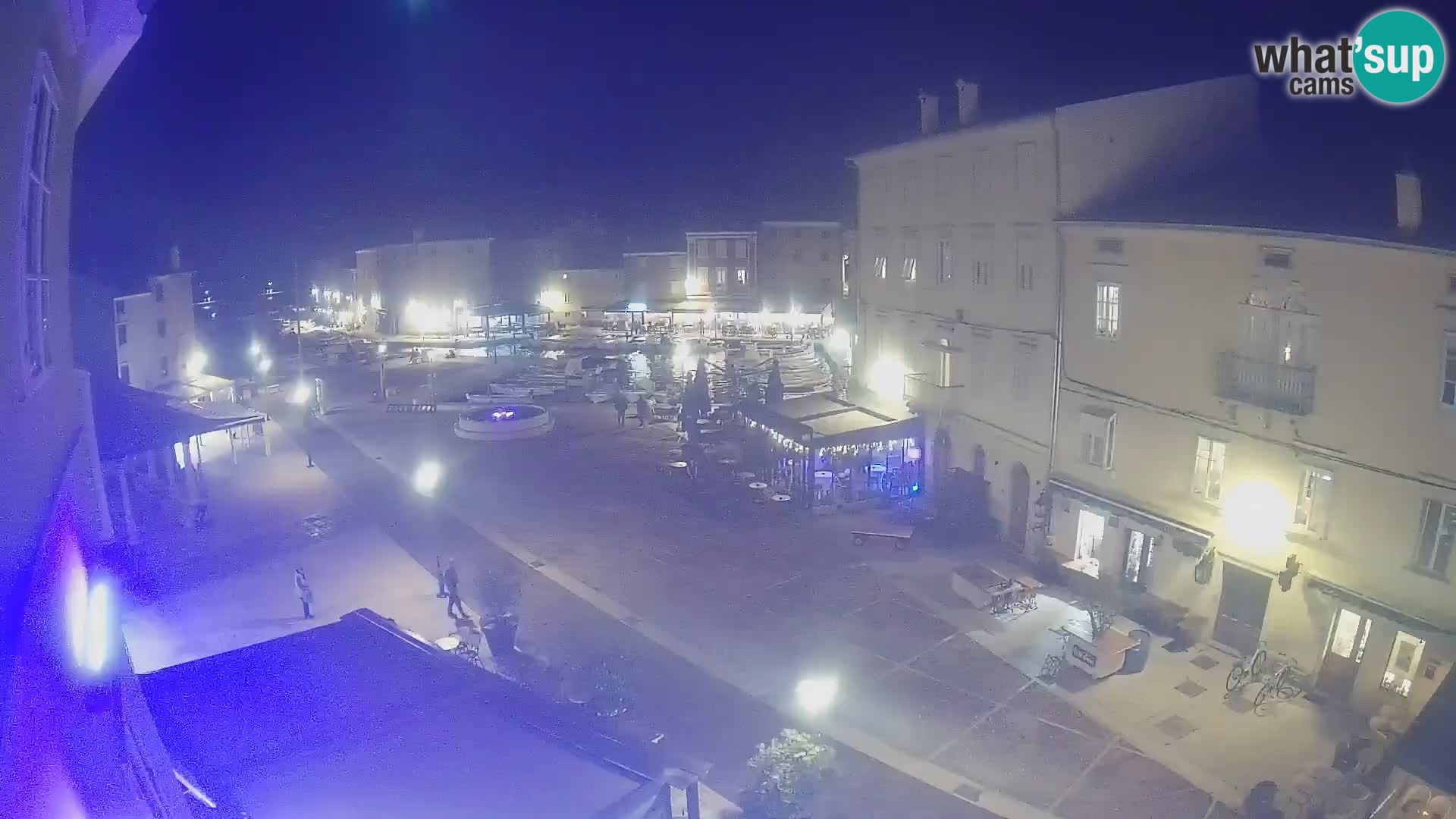 Web kamera Grad Cres – glavni trg i “mandrač” – otok Cres