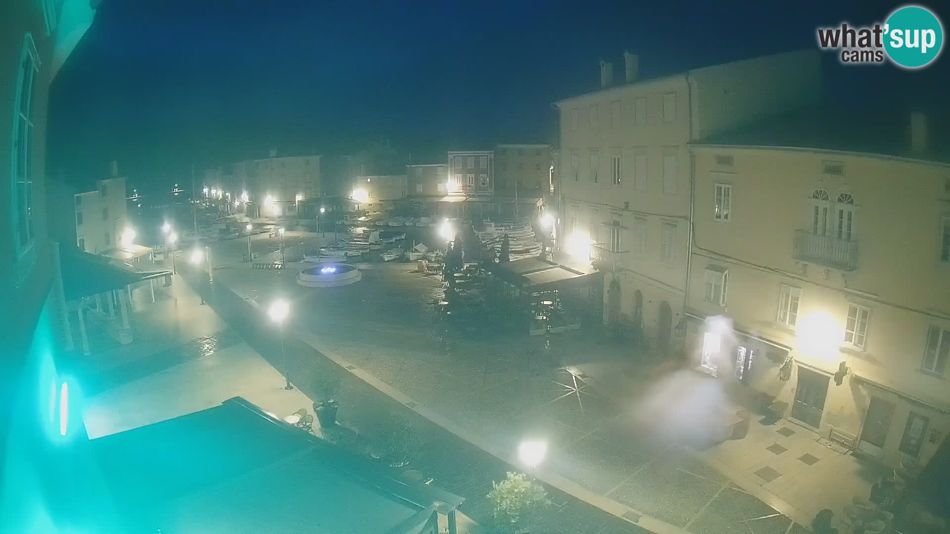 LIVE cam Cres city – place principale et “mandrač” – île de Cres – Croatie