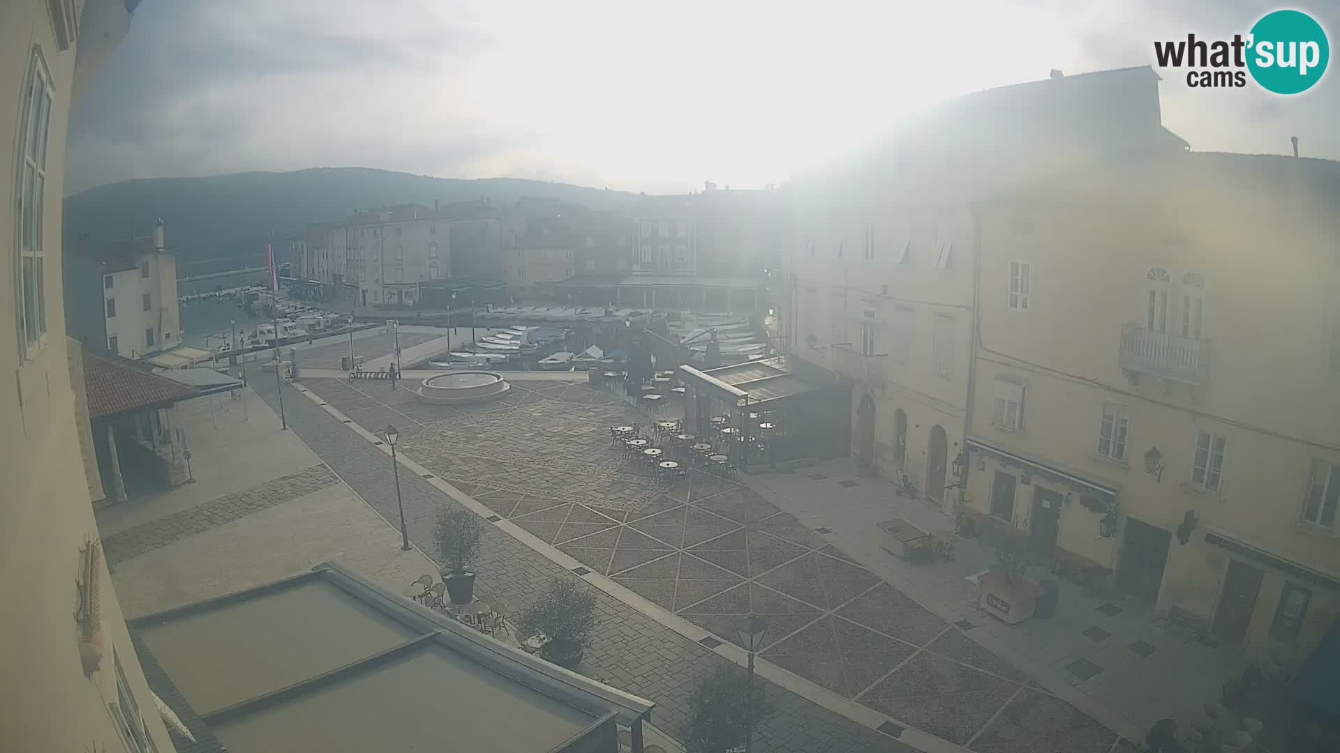 LIVE cam Cres city – place principale et “mandrač” – île de Cres – Croatie