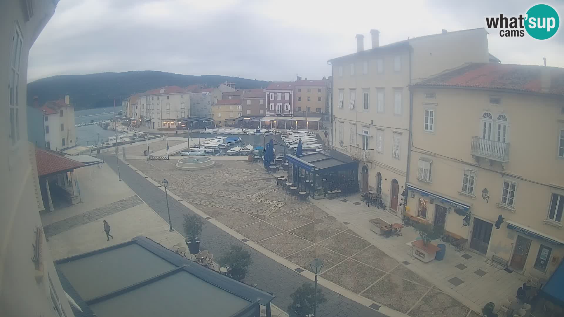 Cámara en vivo ciudad de Cres – plaza principal y “mandrač” – isla de Cres – Croacia