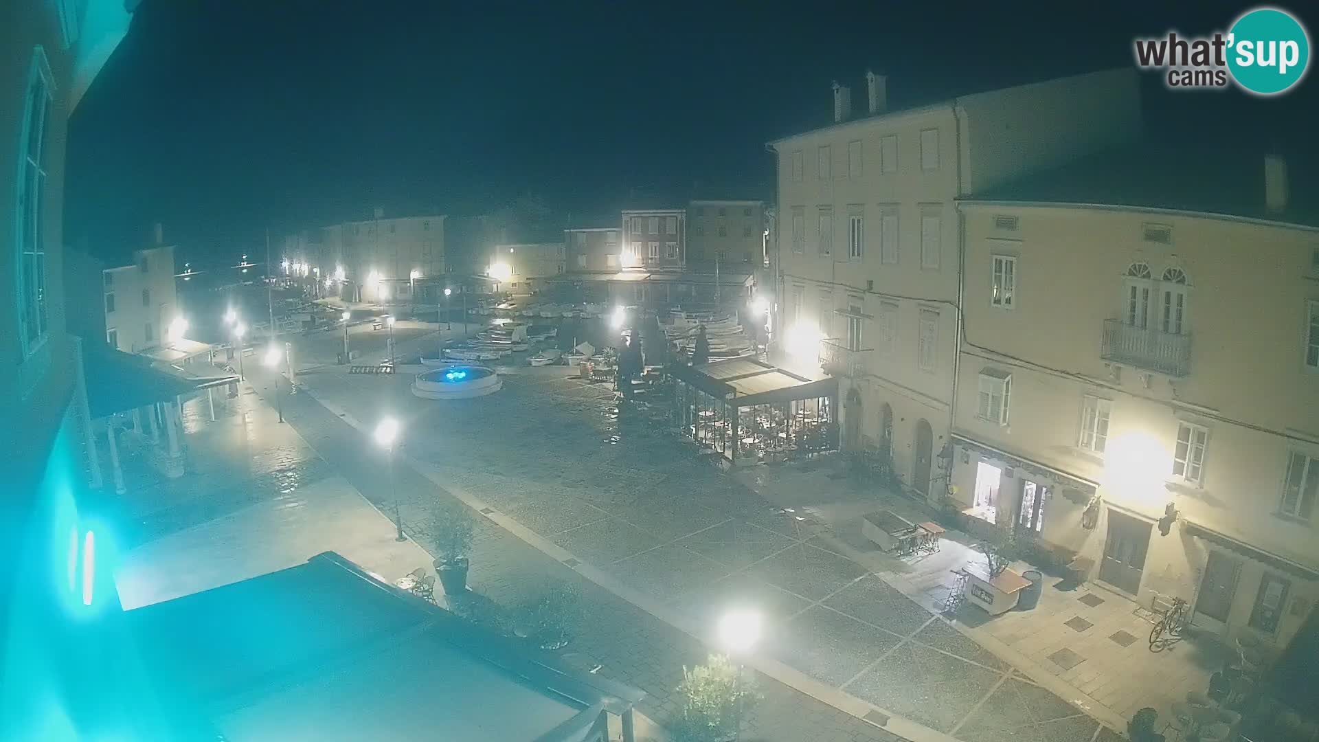 Web kamera Grad Cres – glavni trg i “mandrač” – otok Cres