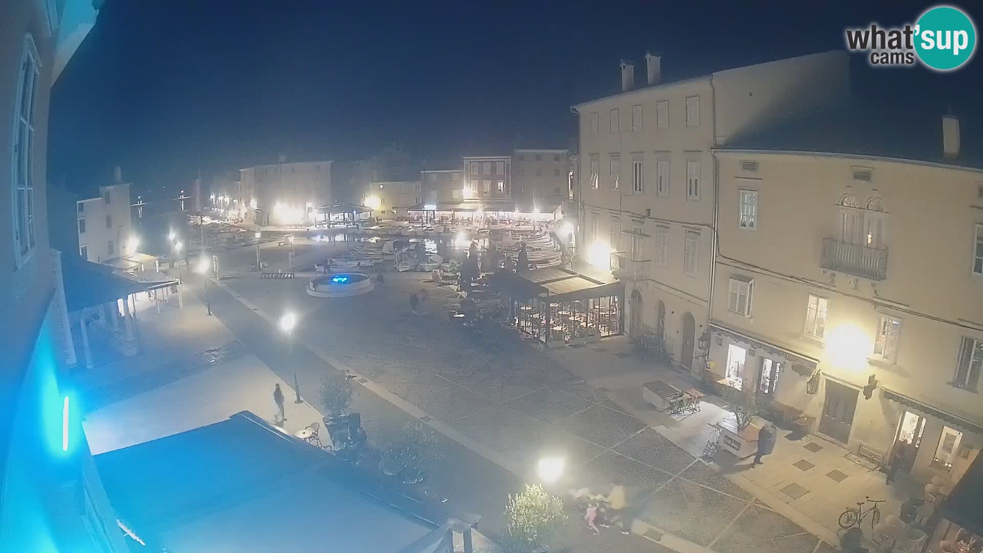 V ŽIVO spletna kamera Cres mesto – glavni trg in “mandrač” – otok Cres – Hrvaška