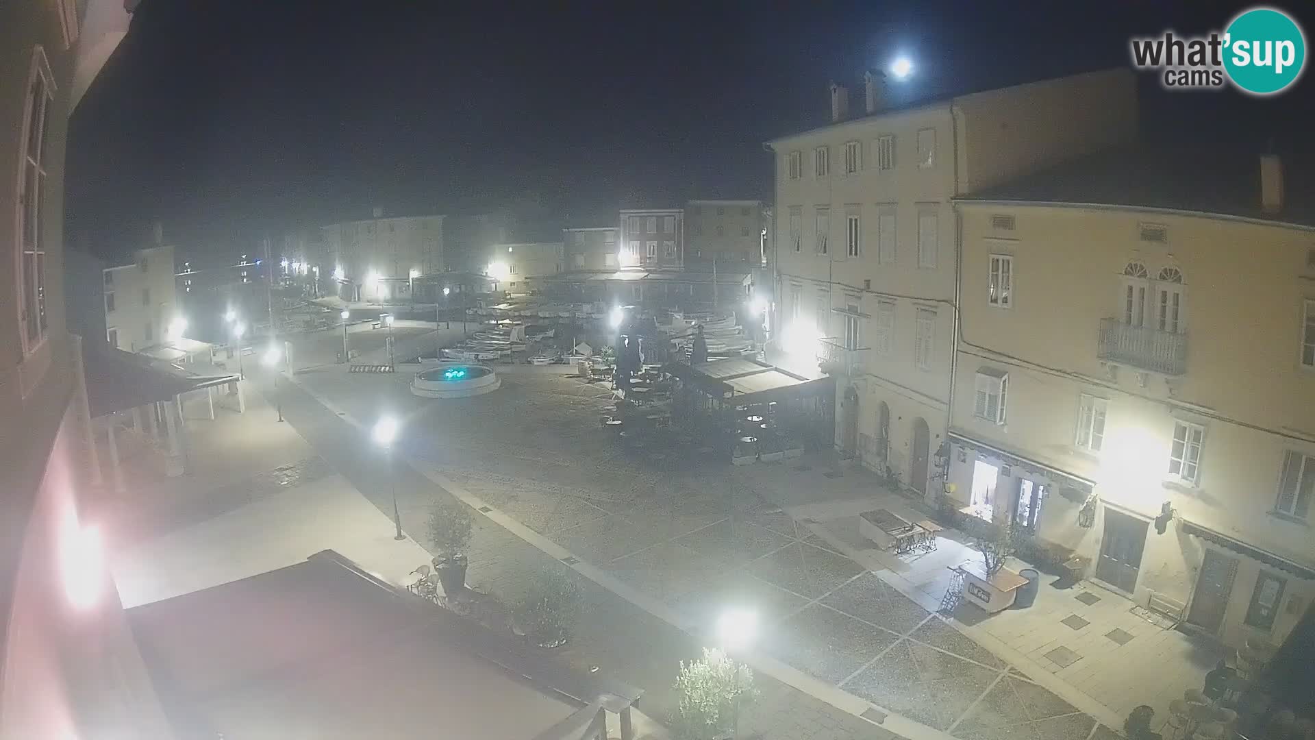 Cámara en vivo ciudad de Cres – plaza principal y “mandrač” – isla de Cres – Croacia