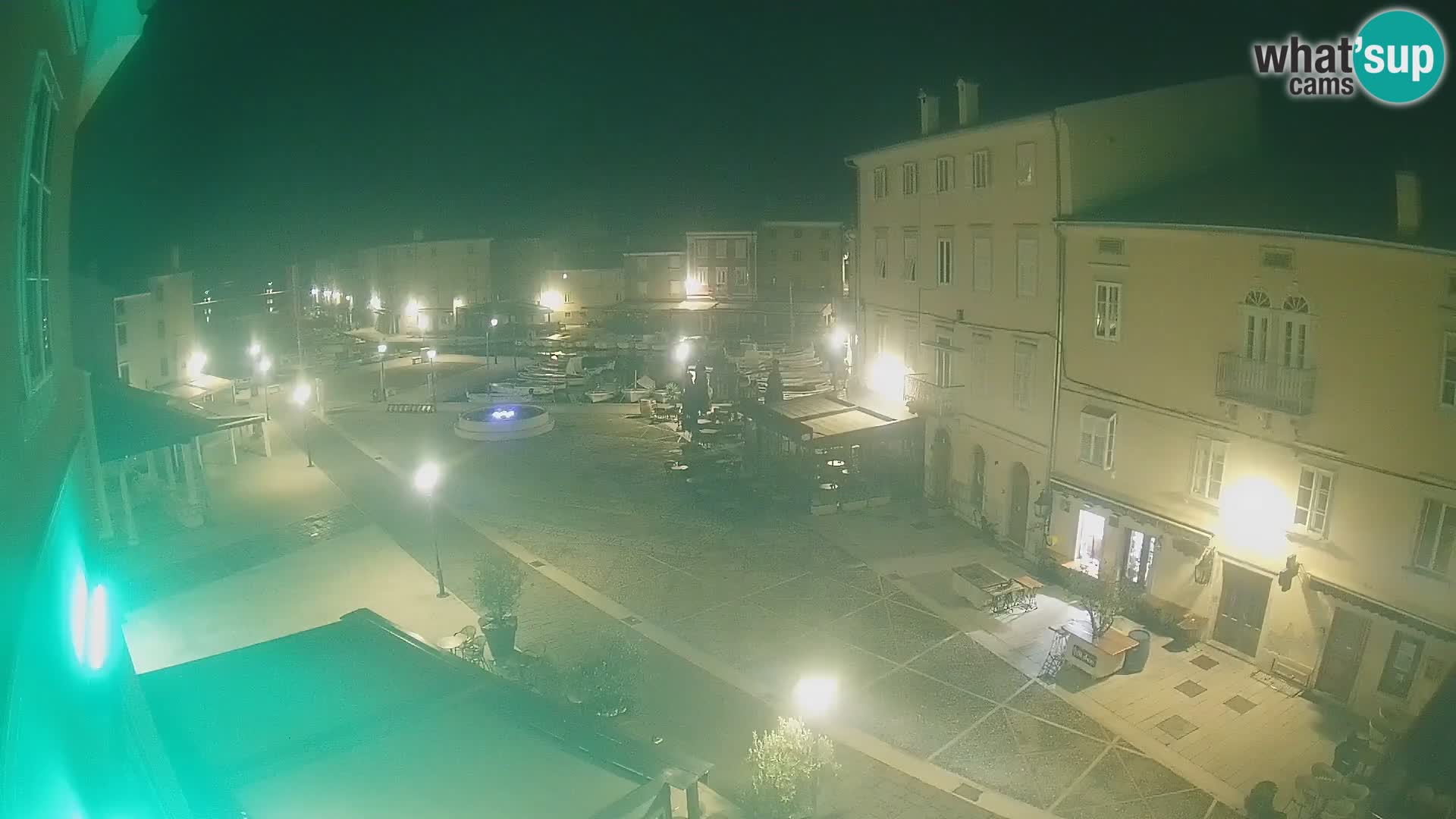 Cámara en vivo ciudad de Cres – plaza principal y “mandrač” – isla de Cres – Croacia