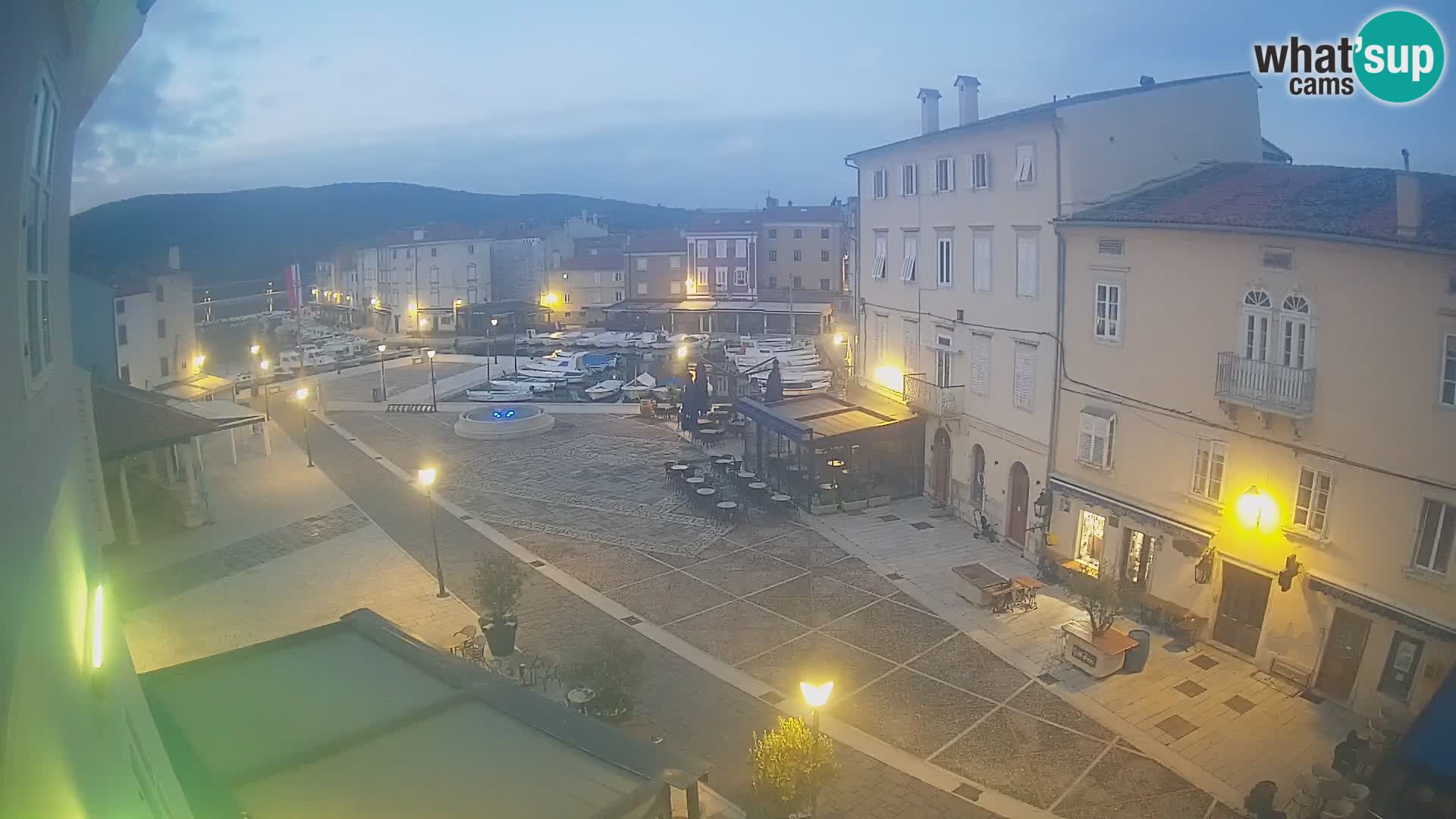 LIVE cam Cres città – piazza principale e “mandrač” – isola di Cherso – Croazia