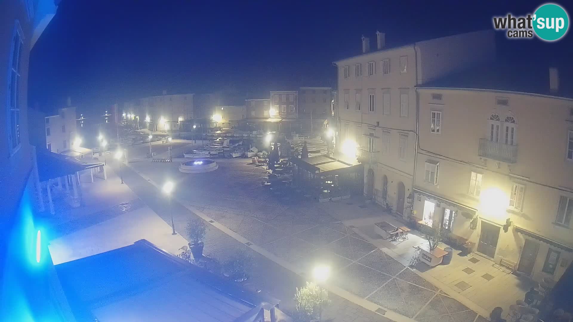 Cámara en vivo ciudad de Cres – plaza principal y “mandrač” – isla de Cres – Croacia