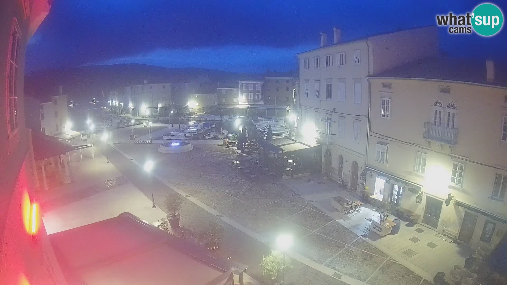 LIVE cam Cres city – place principale et “mandrač” – île de Cres – Croatie