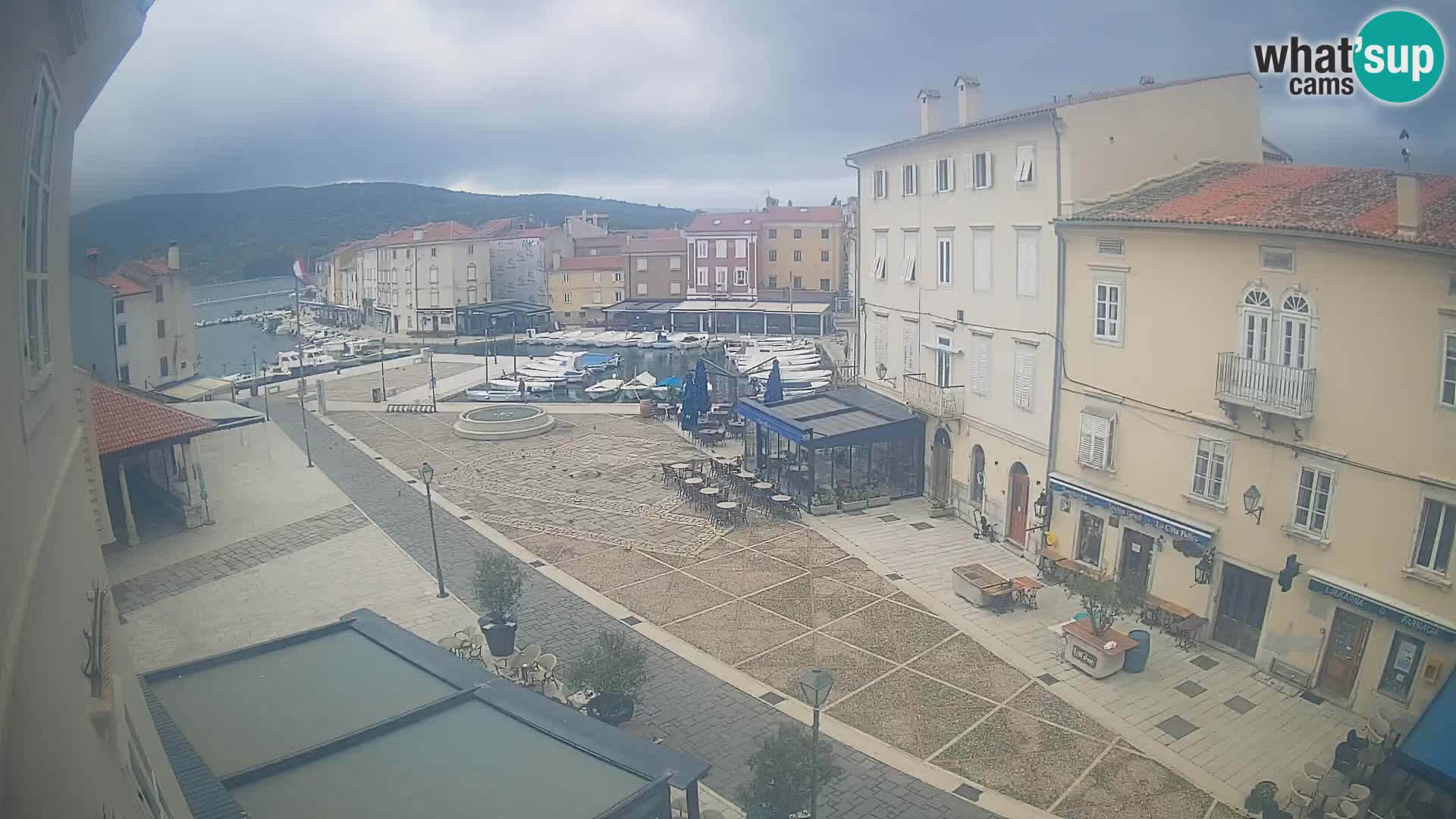 LIVE cam Cres città – piazza principale e “mandrač” – isola di Cherso – Croazia