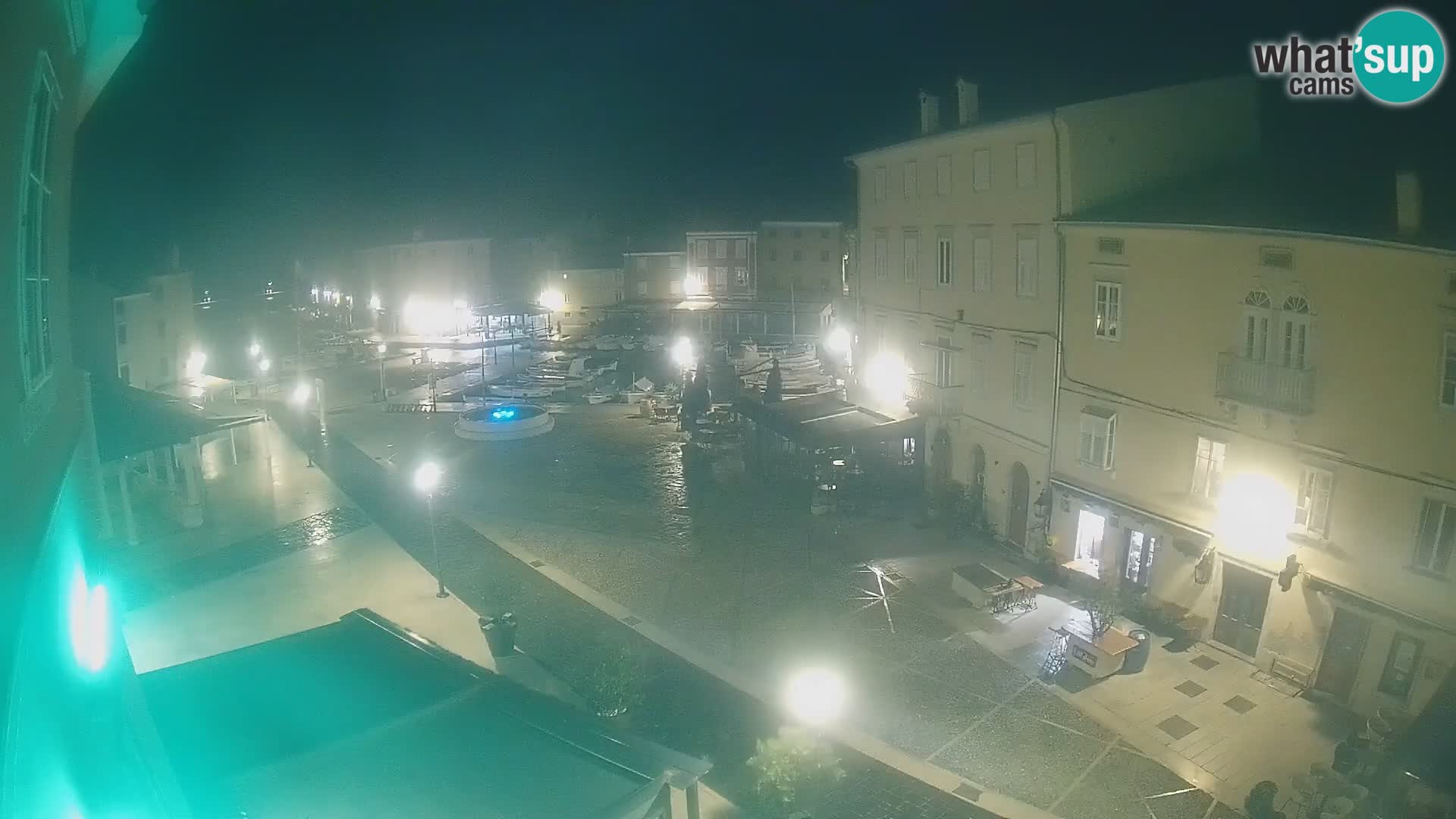 LIVE cam Cres city – place principale et “mandrač” – île de Cres – Croatie