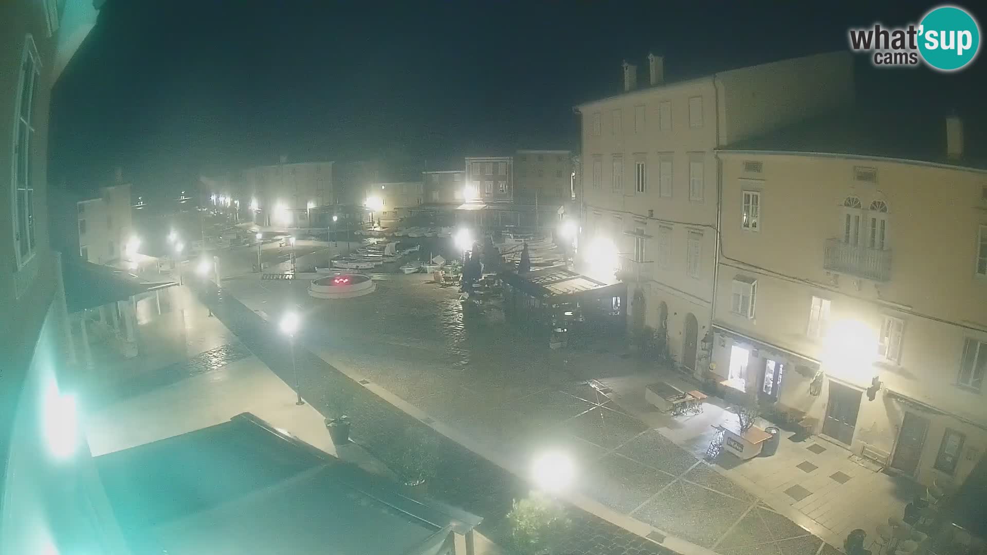 Cámara en vivo ciudad de Cres – plaza principal y “mandrač” – isla de Cres – Croacia