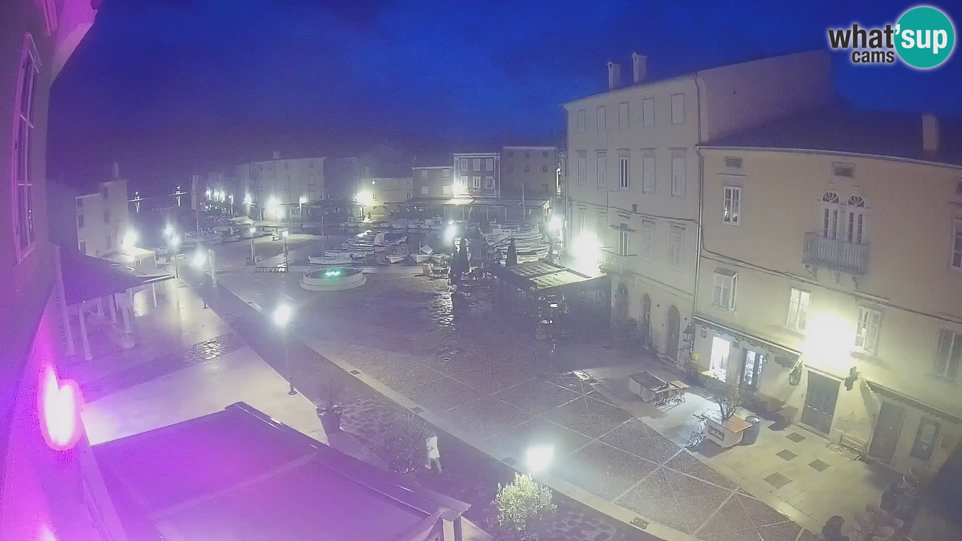 Cámara en vivo ciudad de Cres – plaza principal y “mandrač” – isla de Cres – Croacia