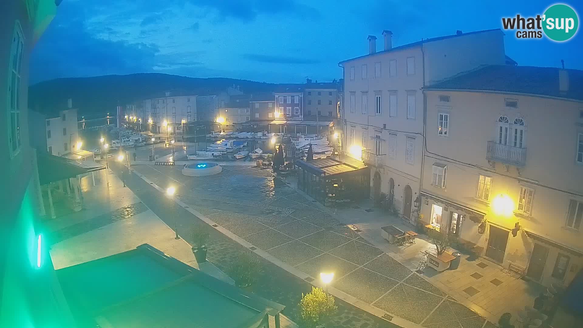 Cámara en vivo ciudad de Cres – plaza principal y “mandrač” – isla de Cres – Croacia