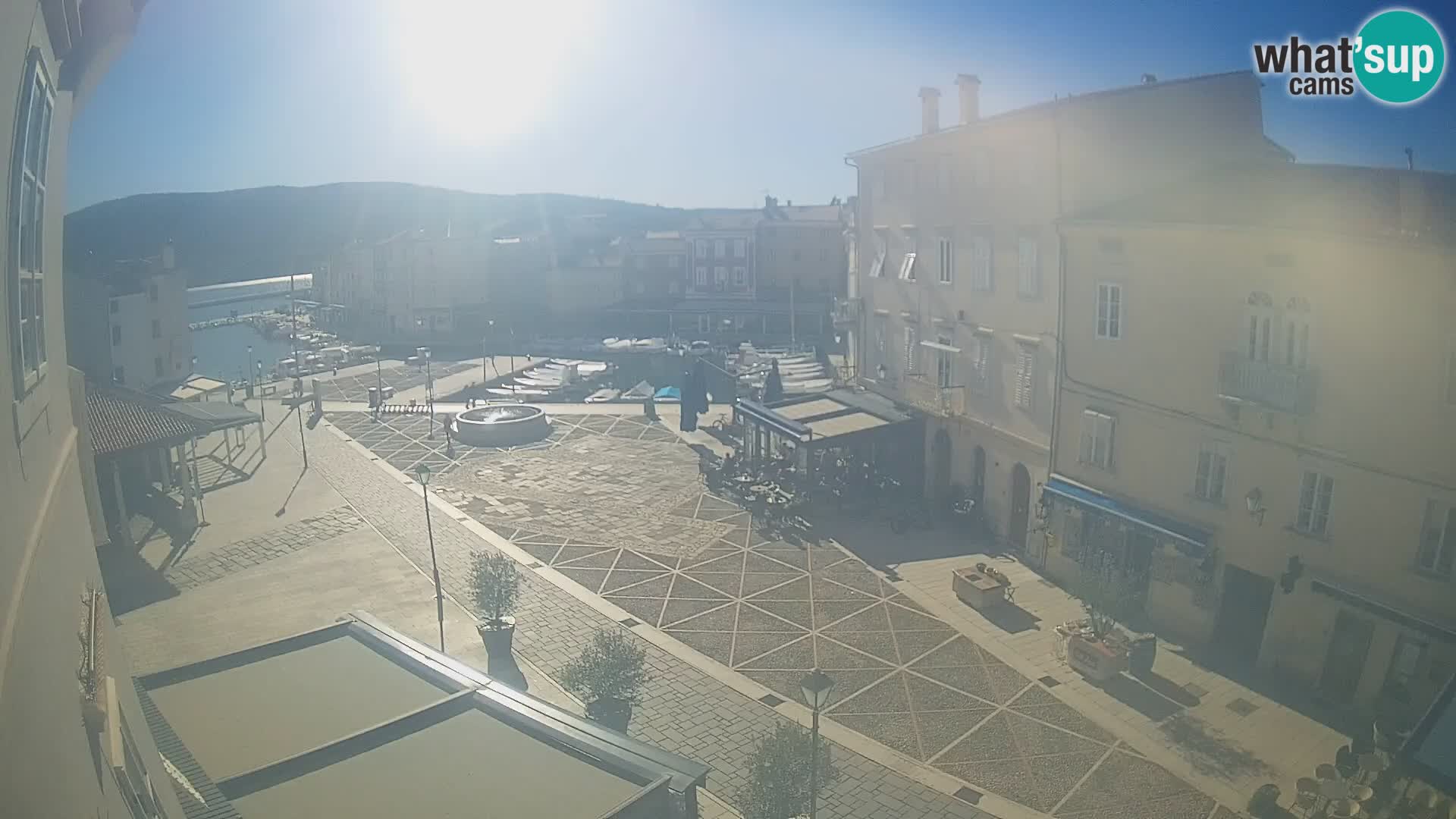 LIVE cam Cres Stadt – Hauptplatz und “mandrač” – Cres Insel – Kroatien