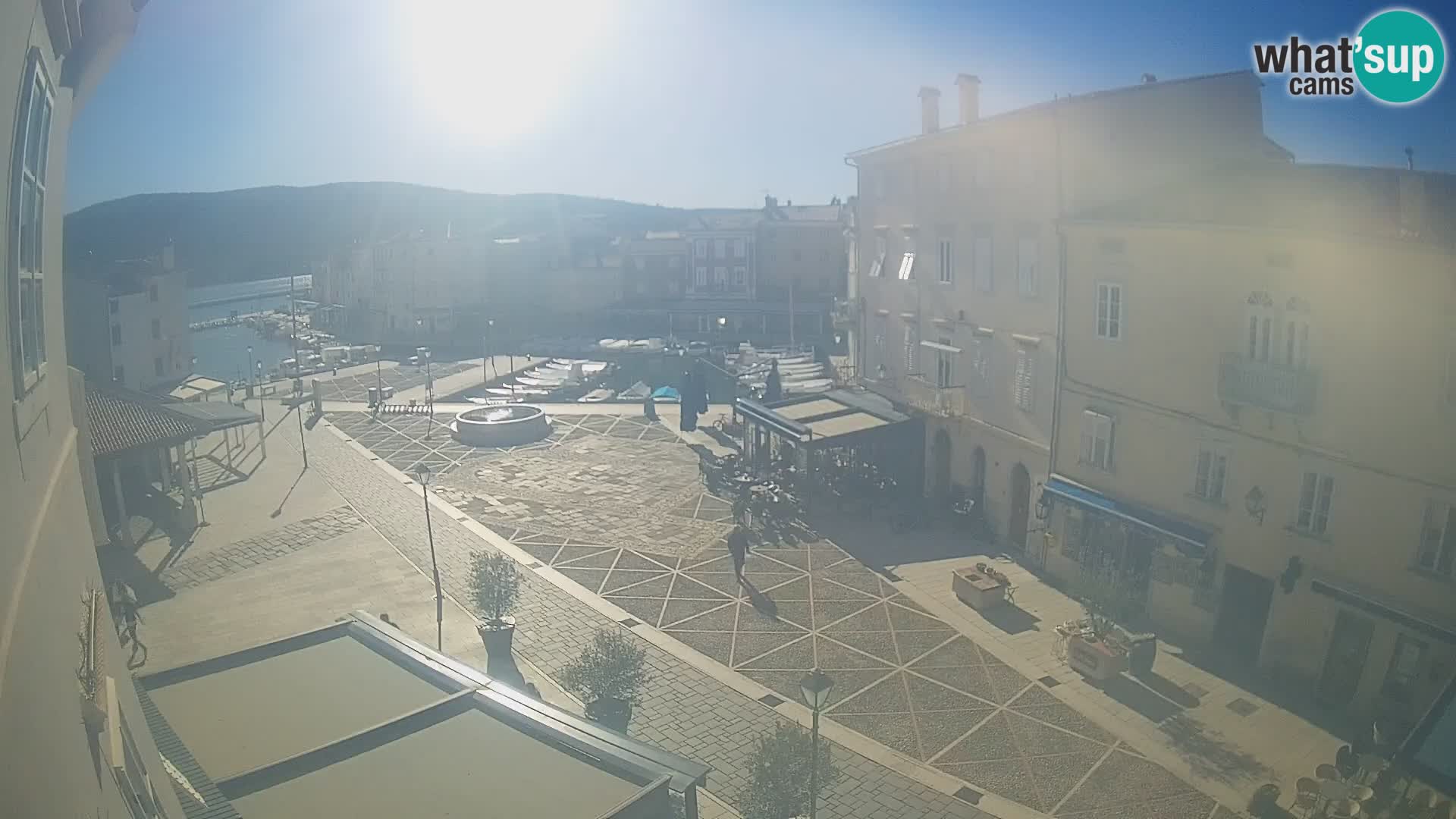 LIVE cam Cres Stadt – Hauptplatz und “mandrač” – Cres Insel – Kroatien