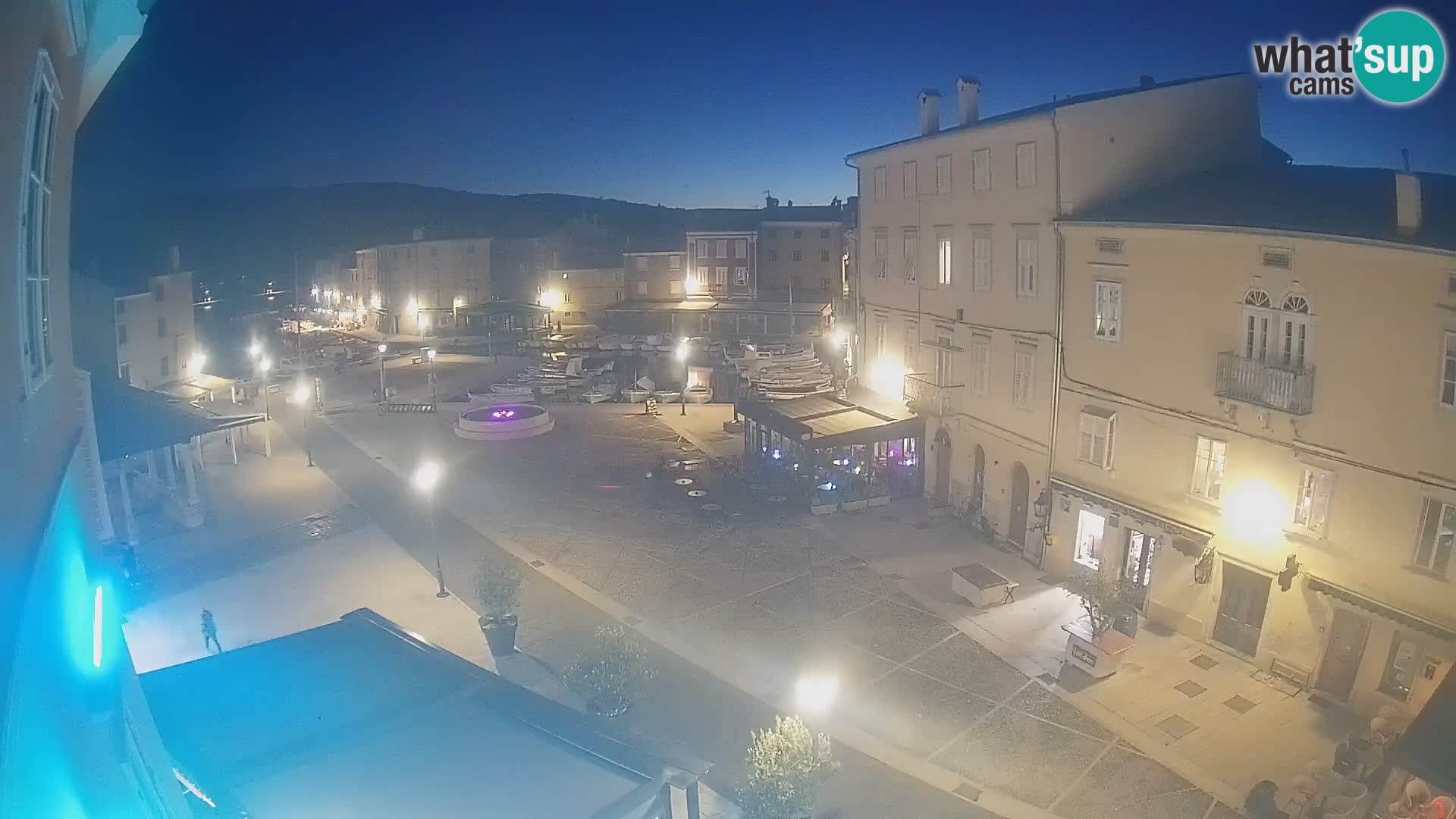 LIVE cam Cres city – place principale et “mandrač” – île de Cres – Croatie