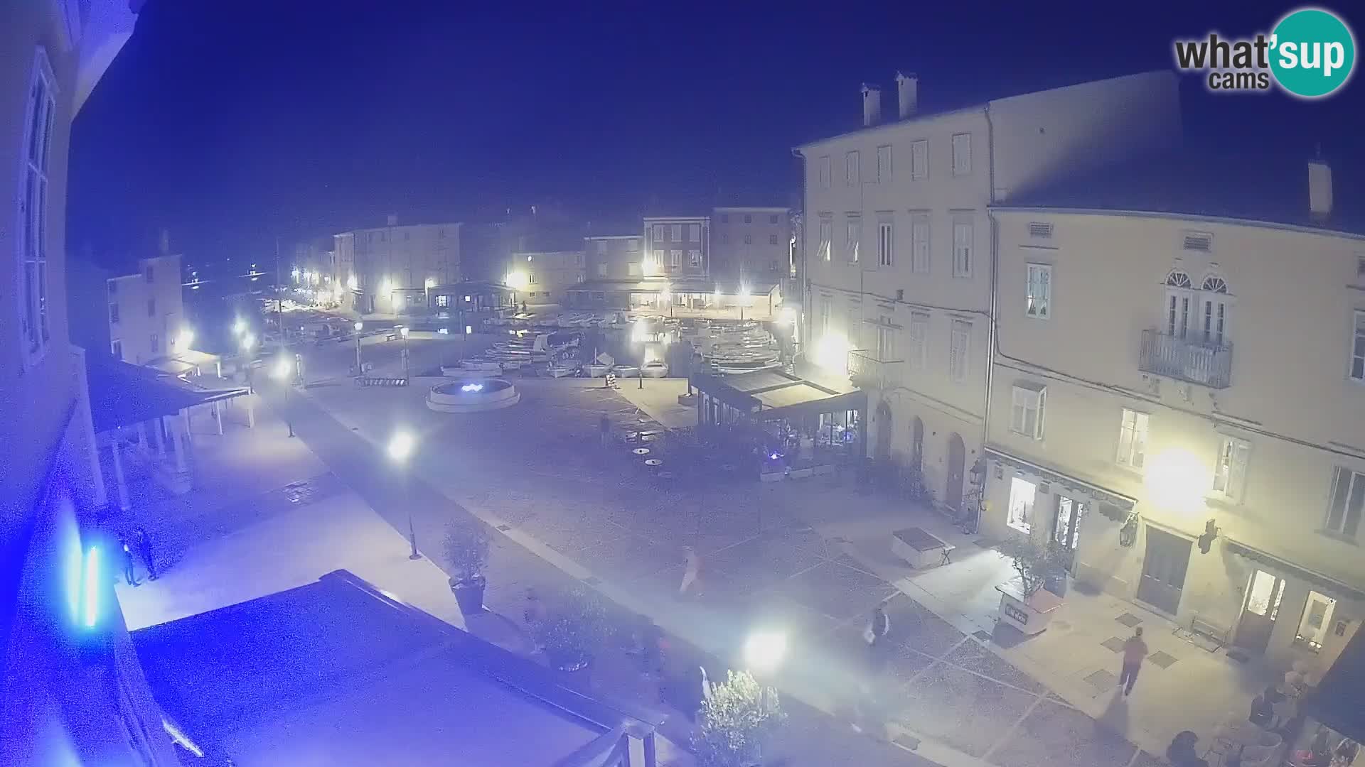 Cámara en vivo ciudad de Cres – plaza principal y “mandrač” – isla de Cres – Croacia