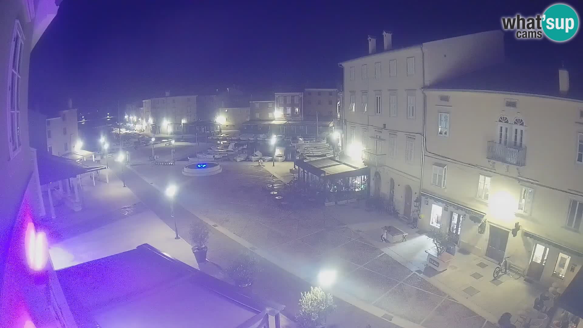 LIVE cam Cres city – place principale et “mandrač” – île de Cres – Croatie