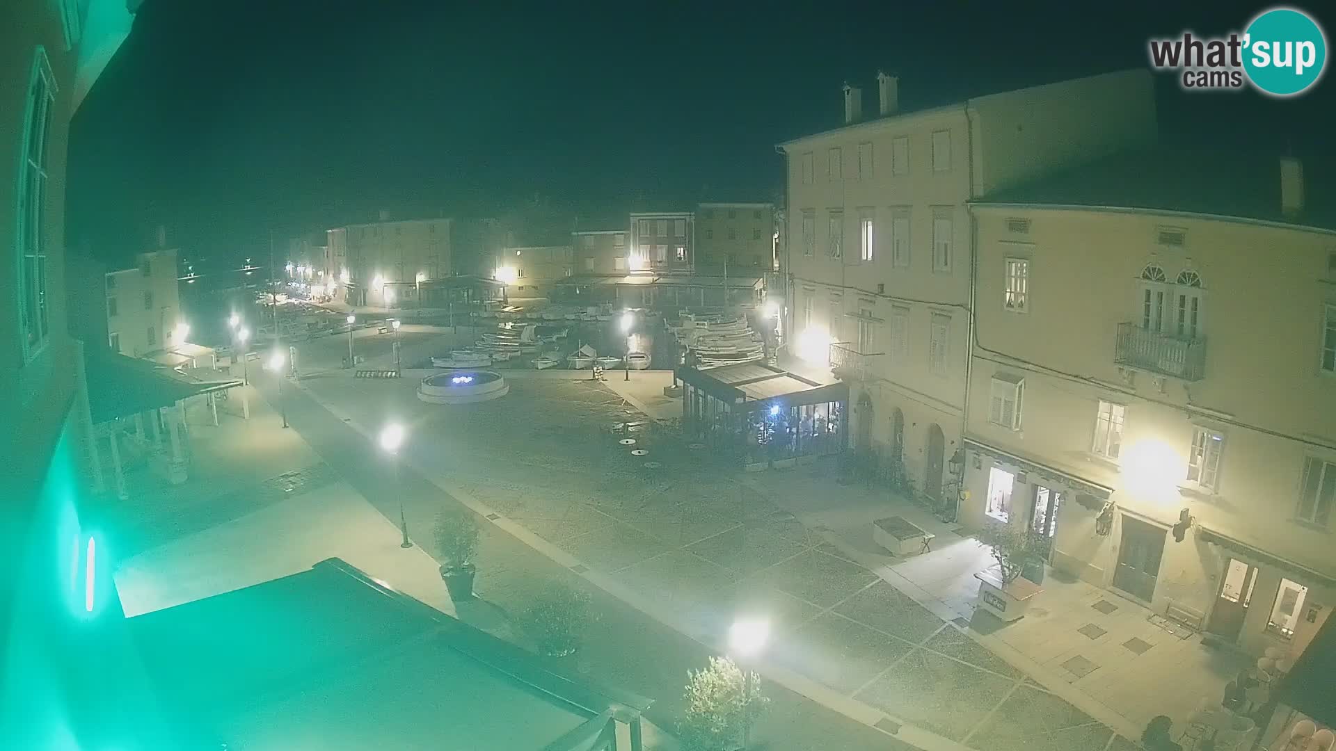 LIVE cam Cres city – place principale et “mandrač” – île de Cres – Croatie