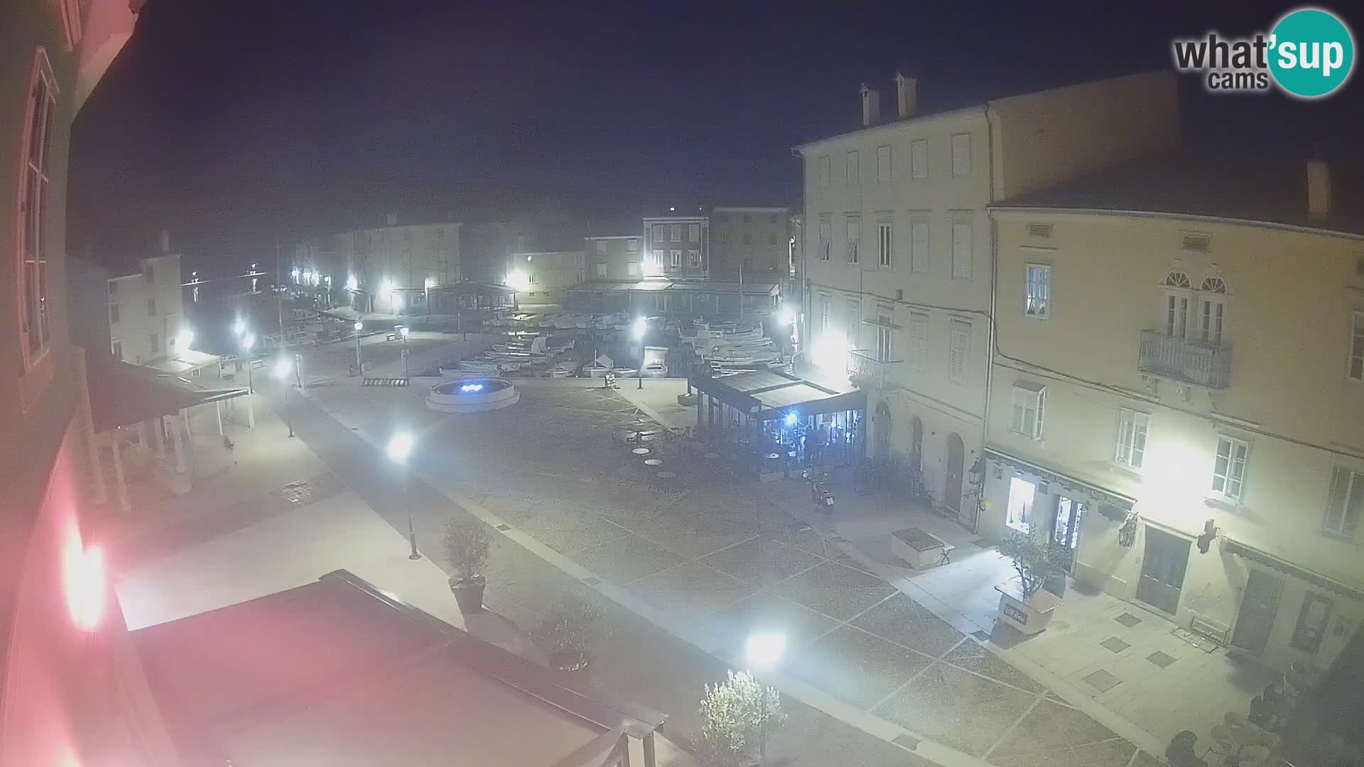 Kamera v ŽIVO Cres mesto – glavni trg in “mandrač” – otok Cres – Hrvaška