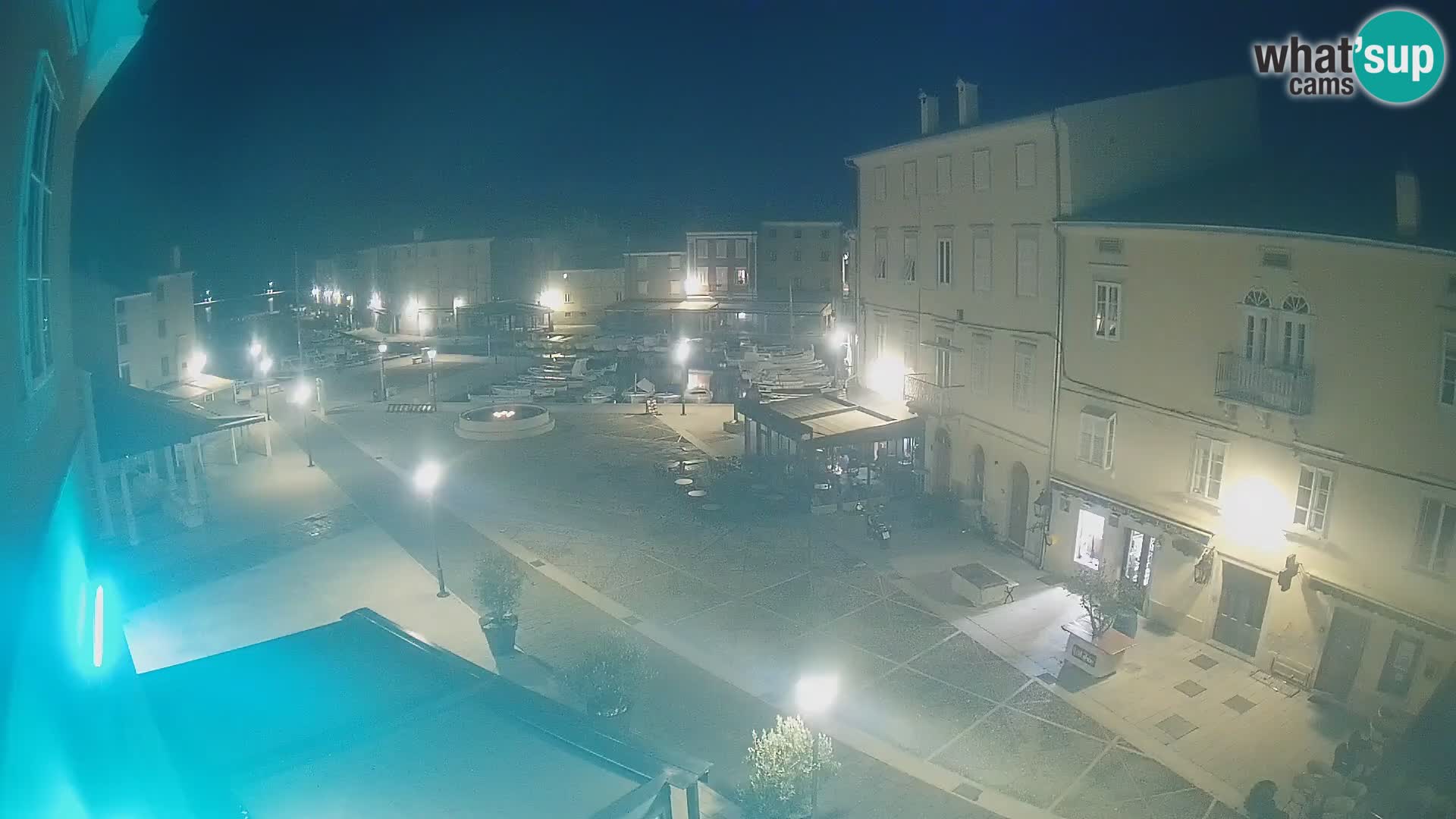 Cámara en vivo ciudad de Cres – plaza principal y “mandrač” – isla de Cres – Croacia