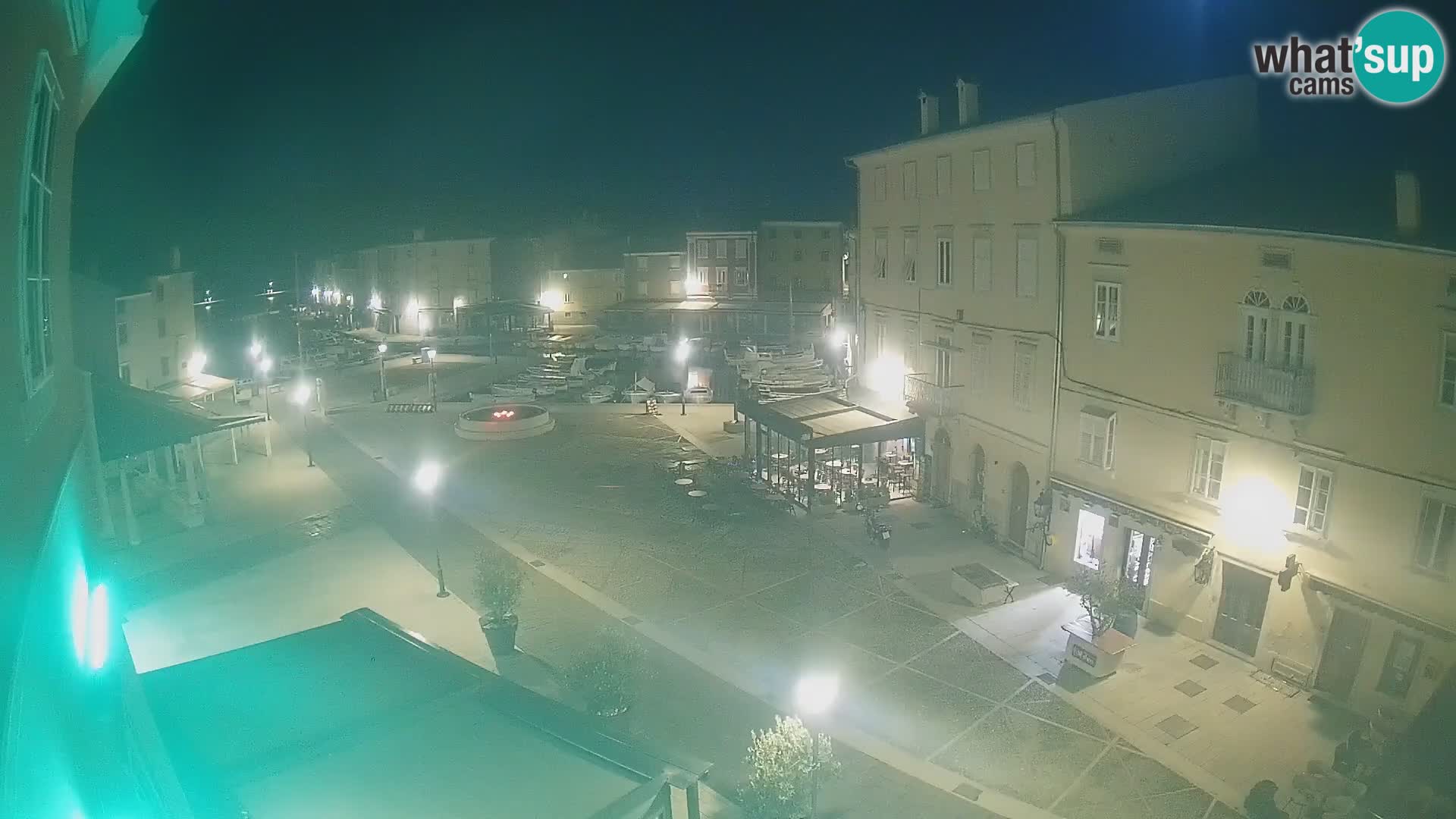 Cámara en vivo ciudad de Cres – plaza principal y “mandrač” – isla de Cres – Croacia