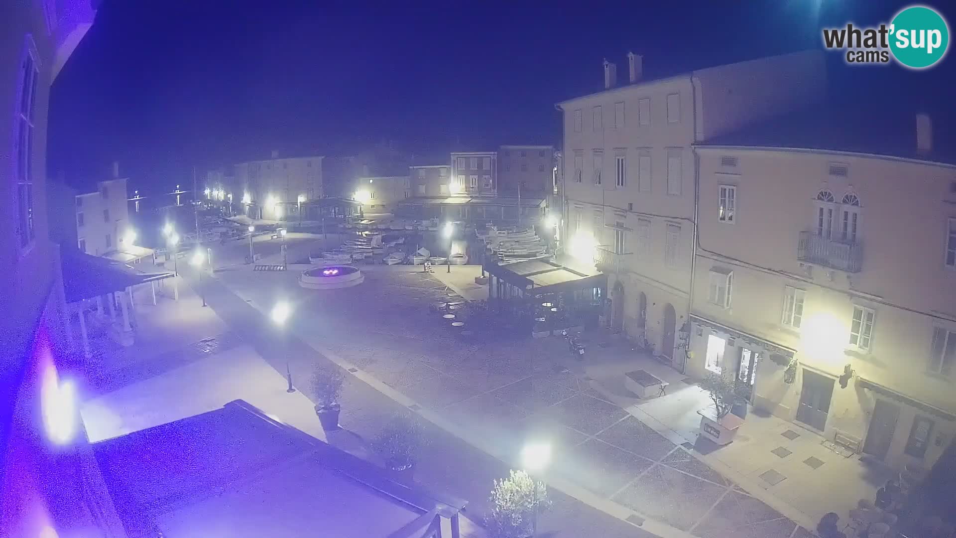 LIVE cam Cres city – place principale et “mandrač” – île de Cres – Croatie