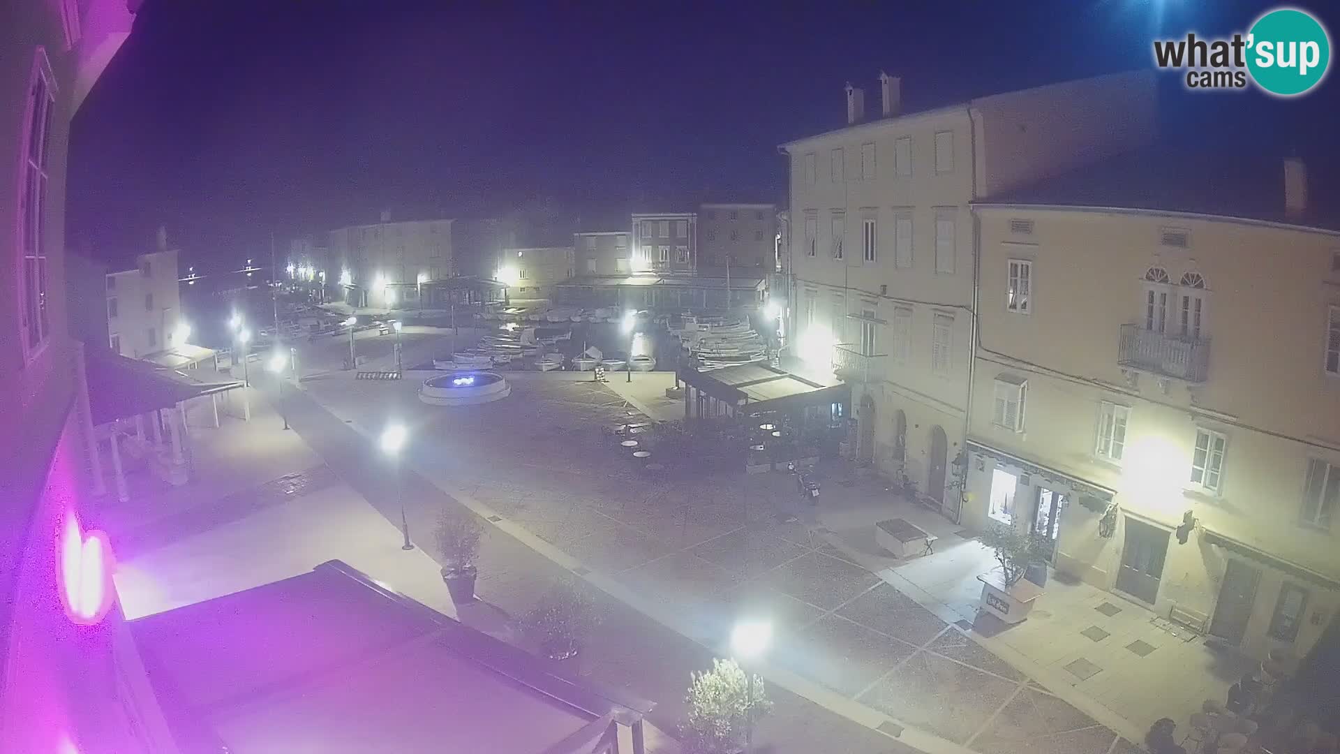 Cámara en vivo ciudad de Cres – plaza principal y “mandrač” – isla de Cres – Croacia