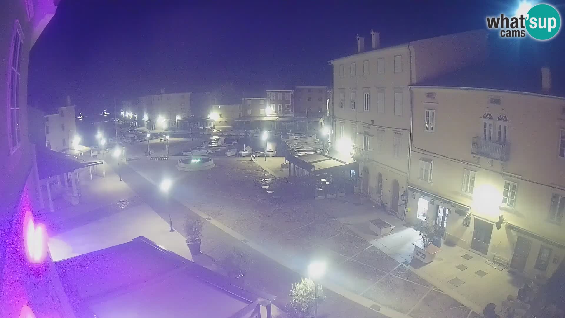 Kamera v ŽIVO Cres mesto – glavni trg in “mandrač” – otok Cres – Hrvaška