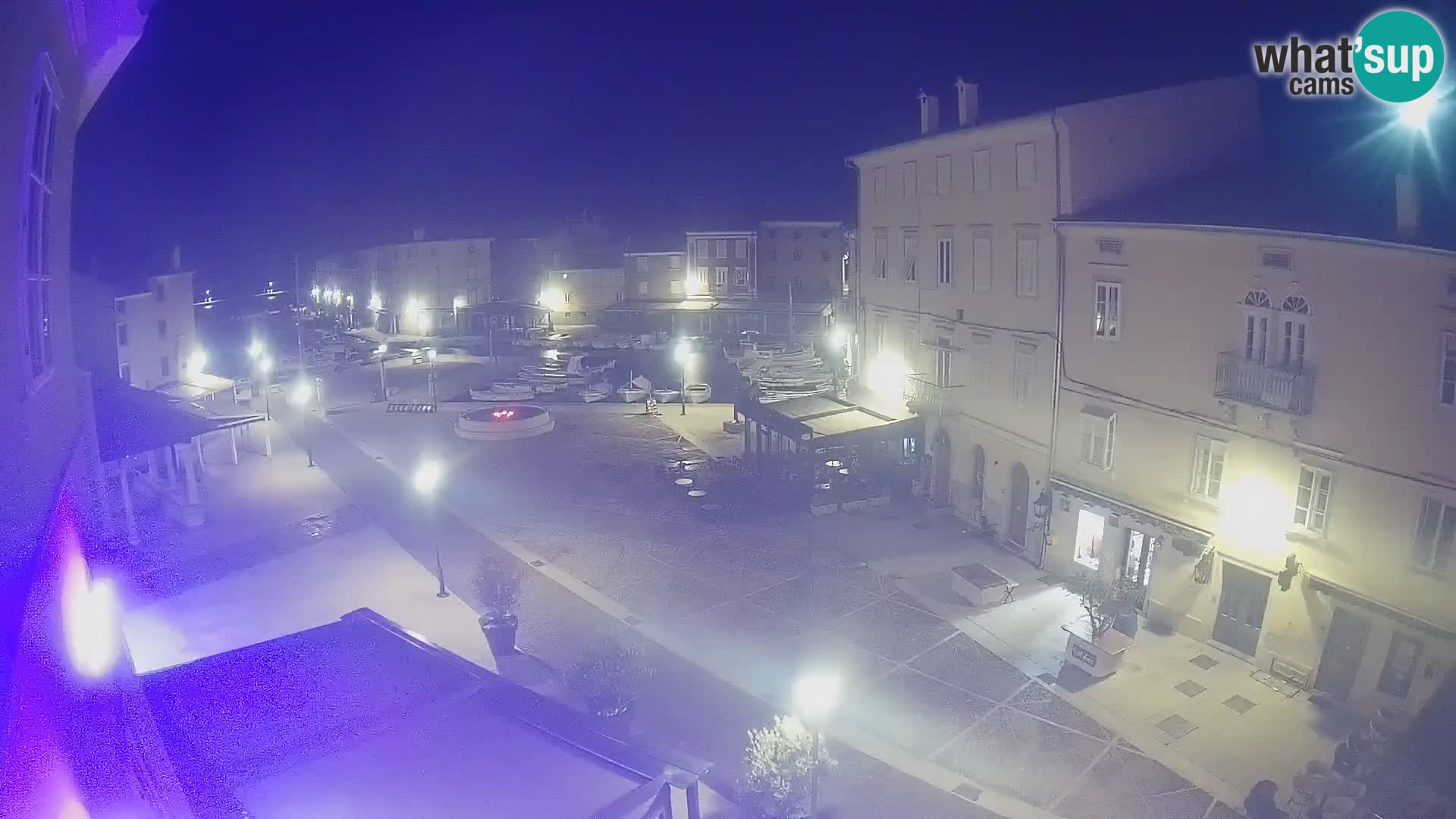 Kamera v ŽIVO Cres mesto – glavni trg in “mandrač” – otok Cres – Hrvaška