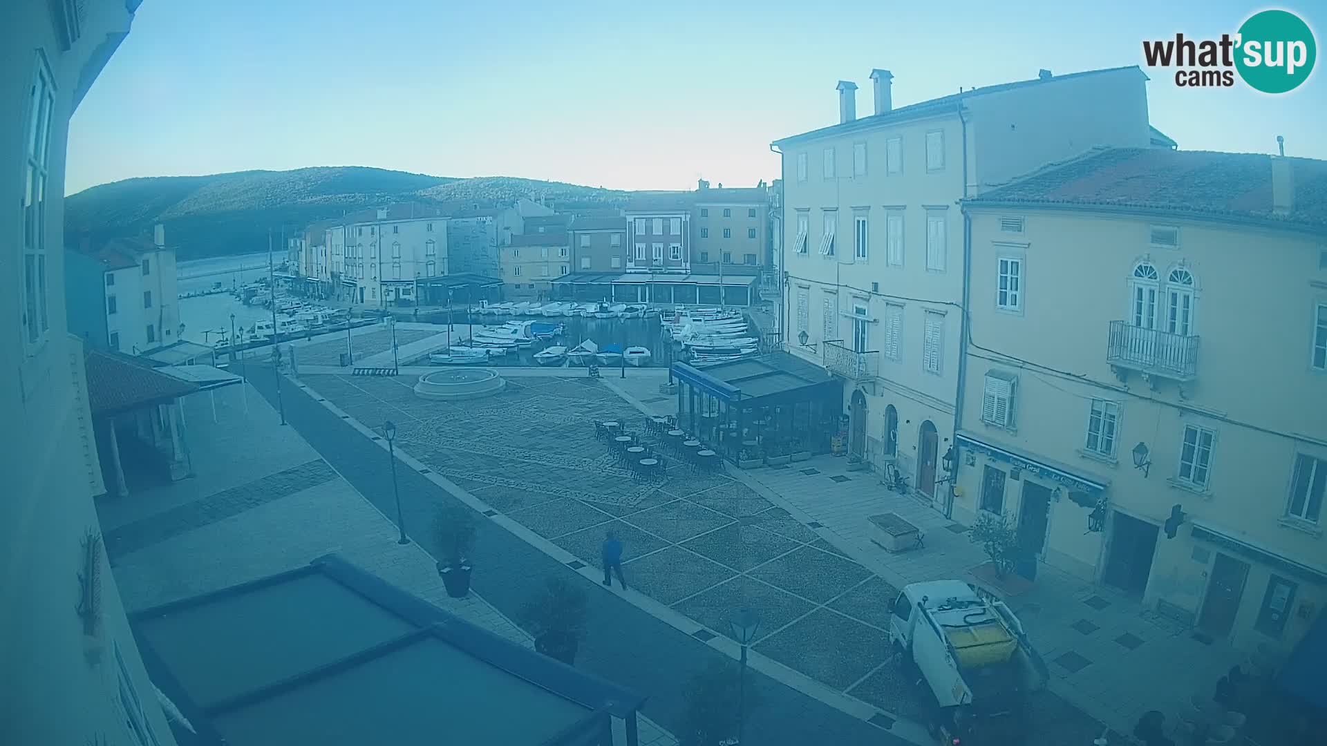 Kamera v ŽIVO Cres mesto – glavni trg in “mandrač” – otok Cres – Hrvaška