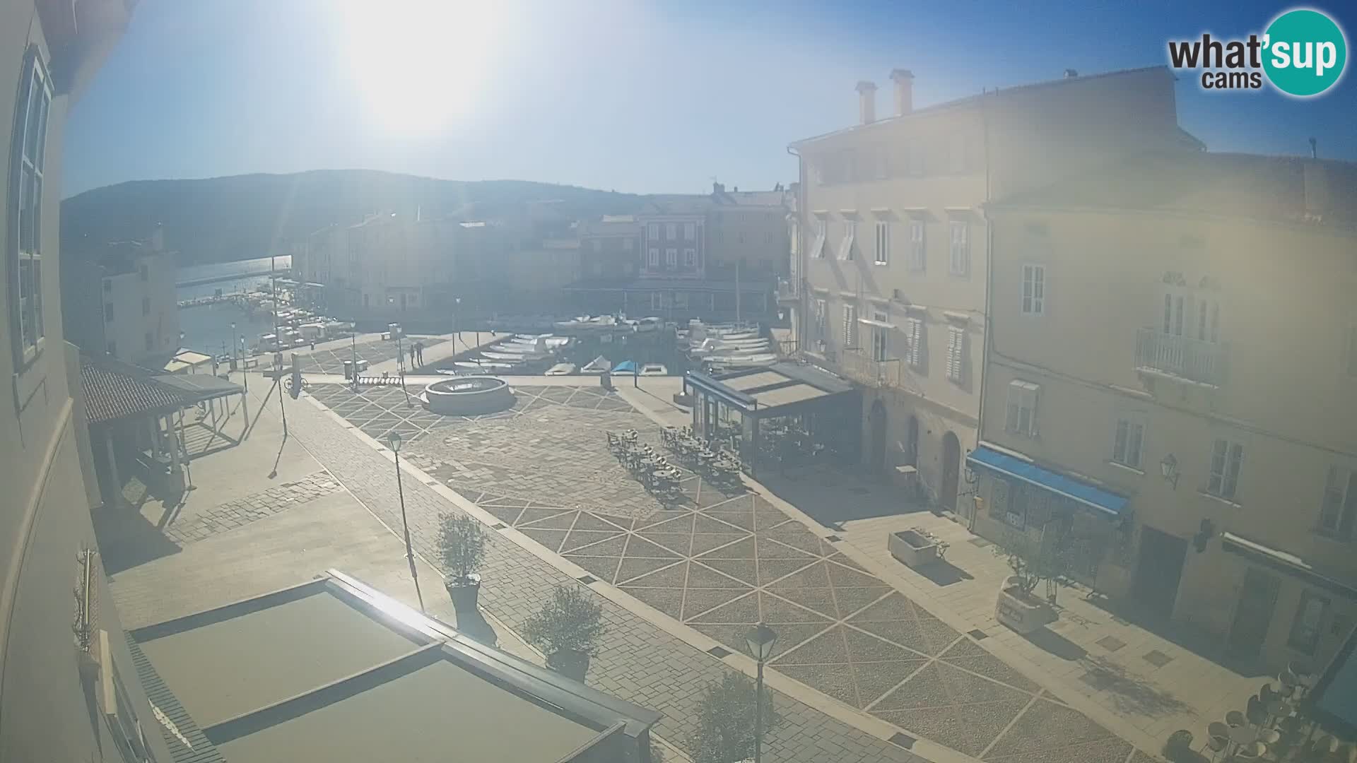 Cámara en vivo ciudad de Cres – plaza principal y “mandrač” – isla de Cres – Croacia