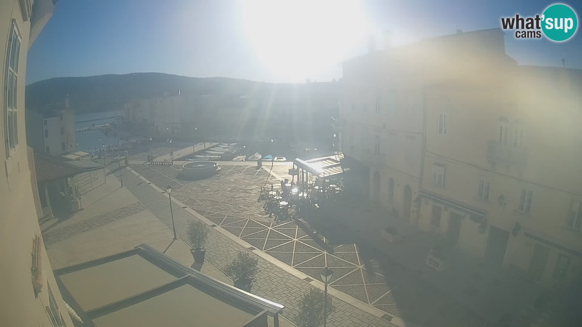 Cámara en vivo ciudad de Cres – plaza principal y “mandrač” – isla de Cres – Croacia