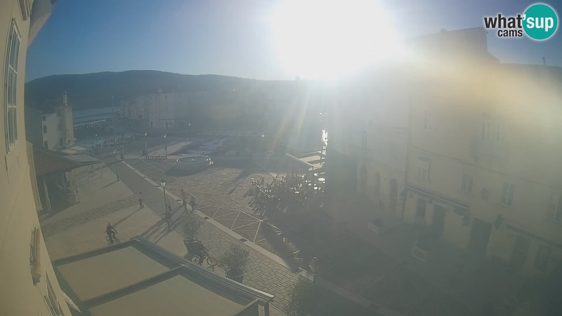 Cámara en vivo ciudad de Cres – plaza principal y “mandrač” – isla de Cres – Croacia