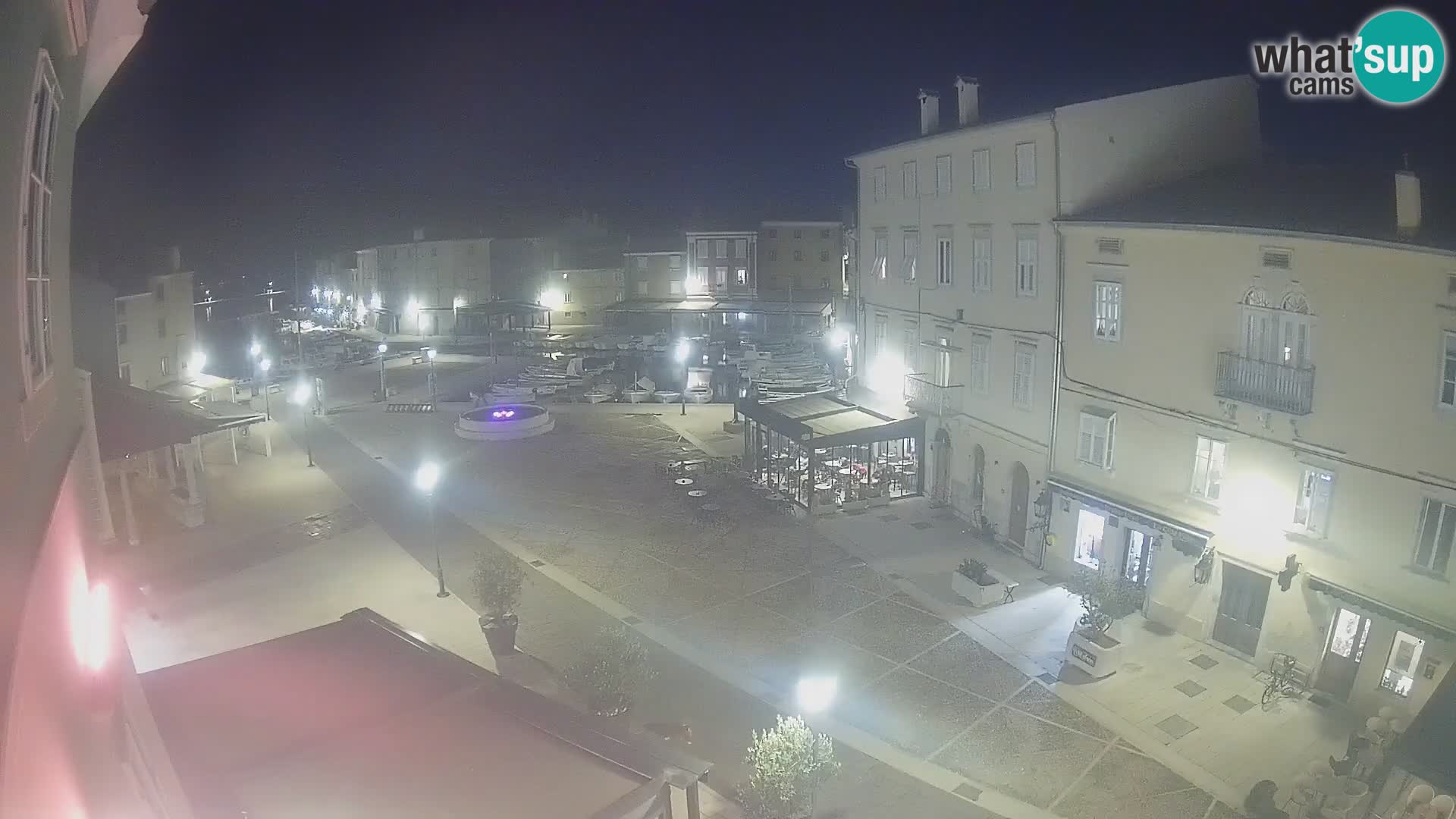 LIVE cam Cres city – place principale et “mandrač” – île de Cres – Croatie