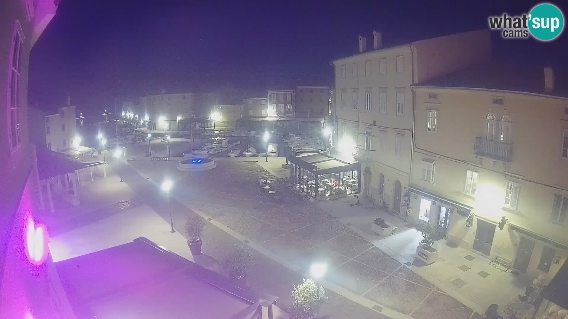 Cámara en vivo ciudad de Cres – plaza principal y “mandrač” – isla de Cres – Croacia