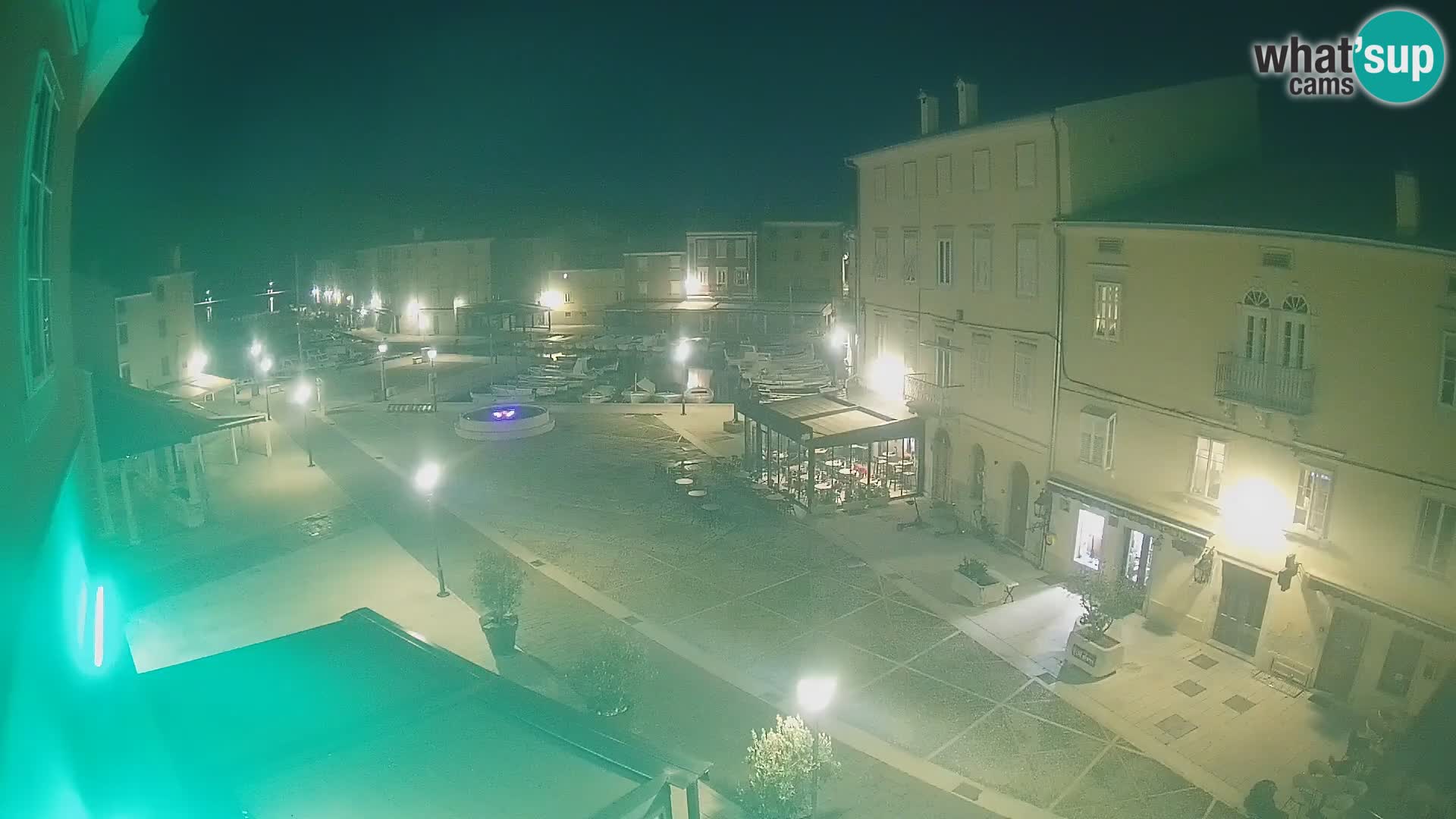 Cámara en vivo ciudad de Cres – plaza principal y “mandrač” – isla de Cres – Croacia