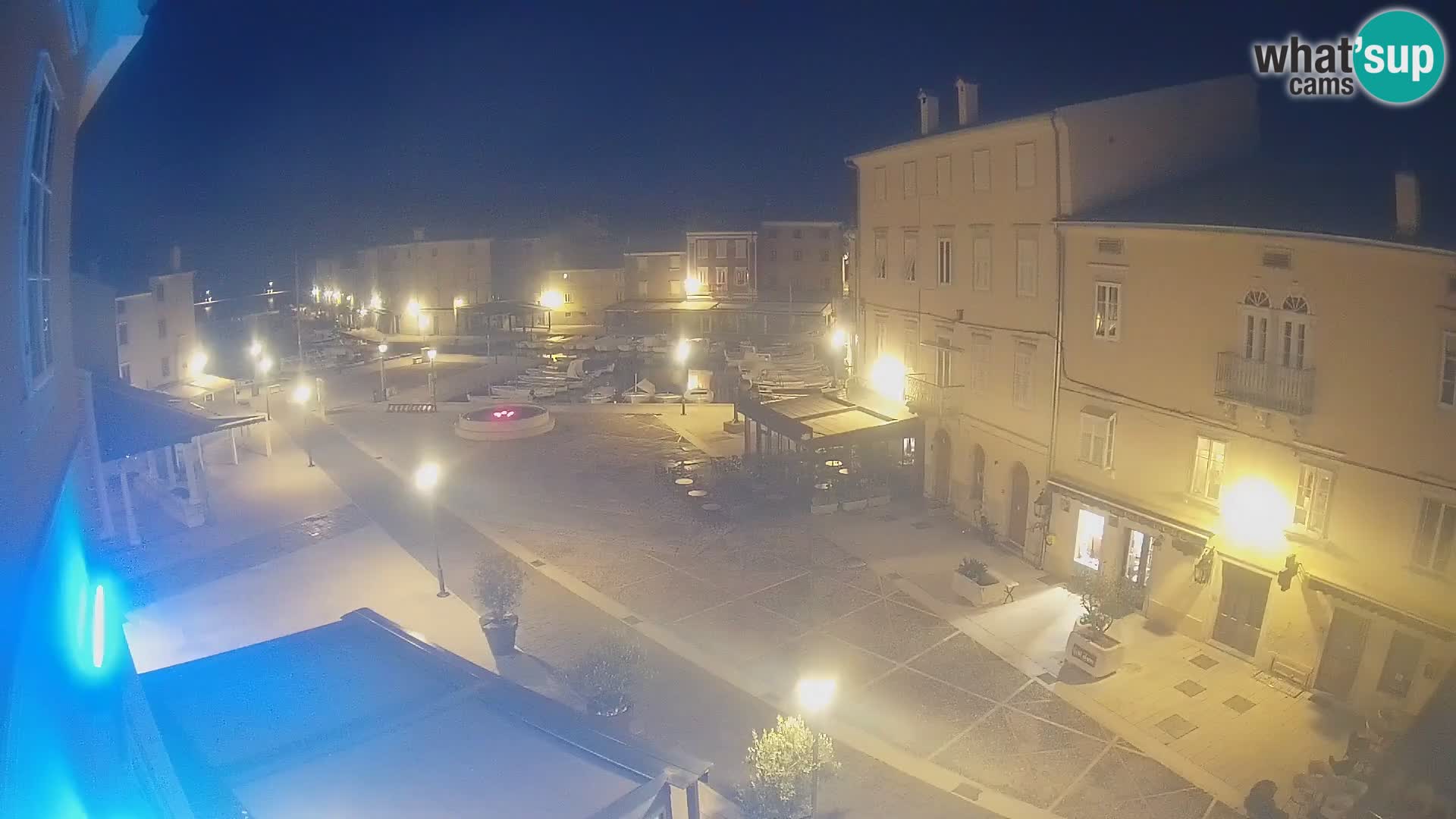 Cámara en vivo ciudad de Cres – plaza principal y “mandrač” – isla de Cres – Croacia