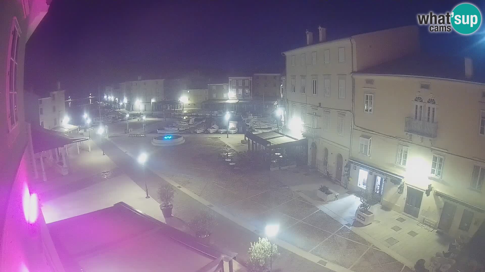 LIVE cam Cres city – place principale et “mandrač” – île de Cres – Croatie