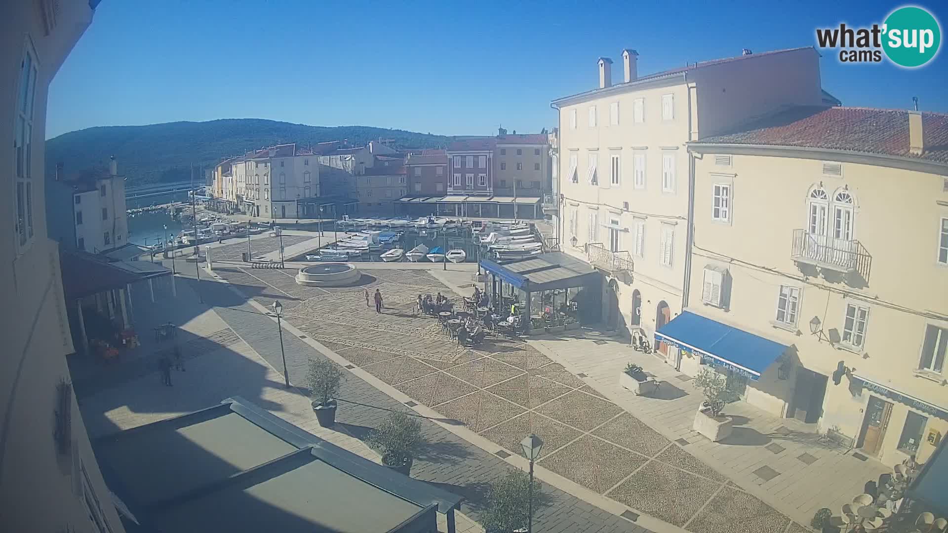 Cámara en vivo ciudad de Cres – plaza principal y “mandrač” – isla de Cres – Croacia