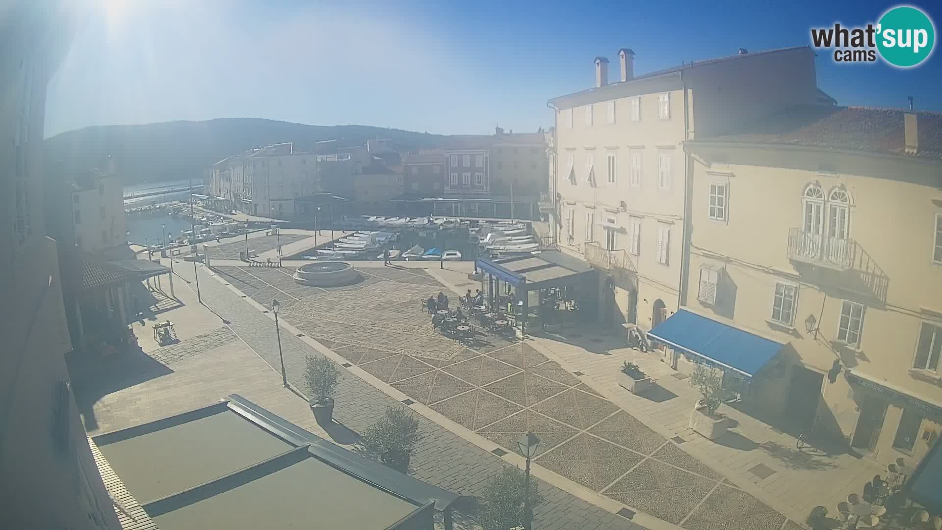 LIVE cam Cres Stadt – Hauptplatz und “mandrač” – Cres Insel – Kroatien