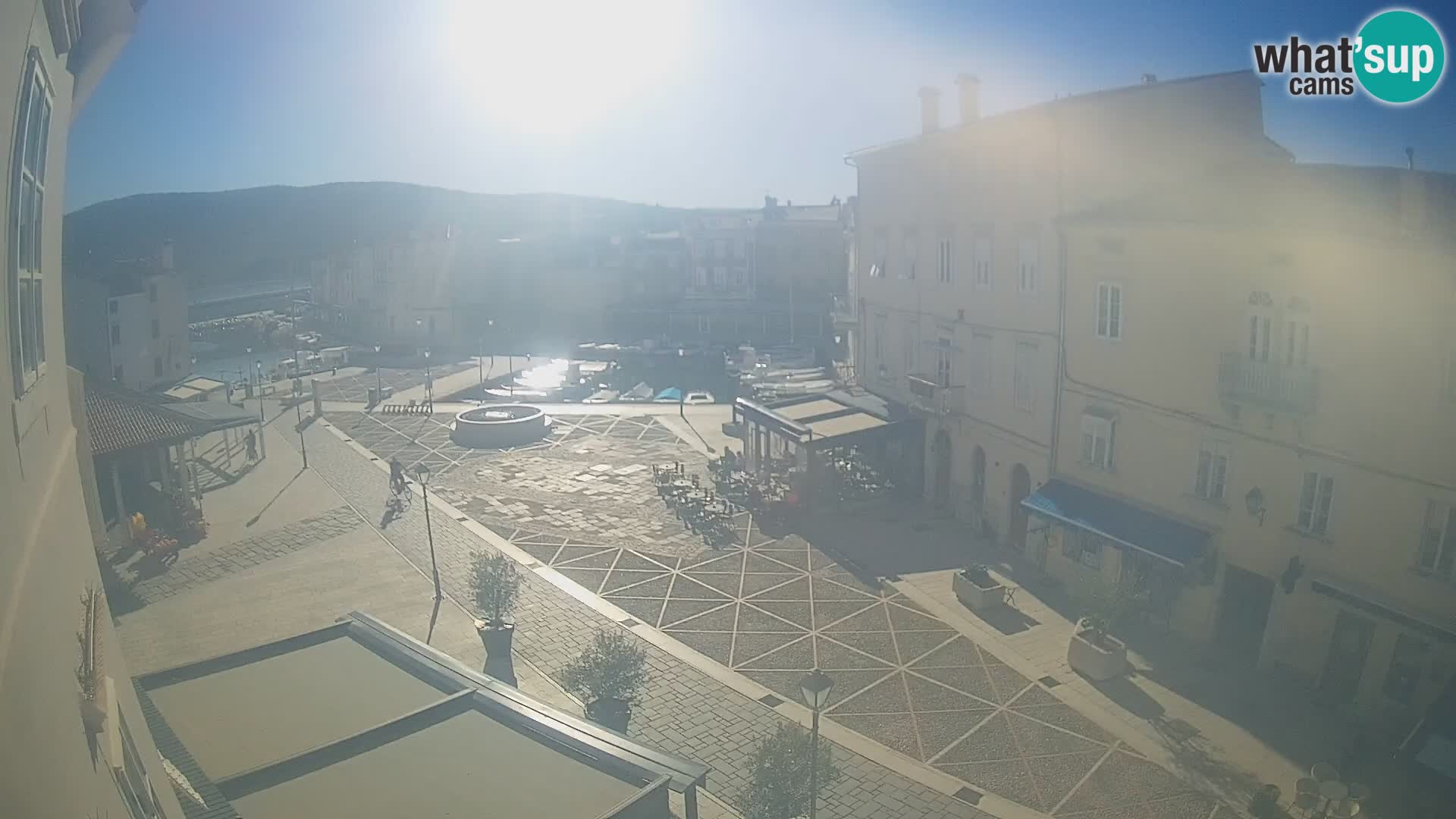 LIVE cam Cres città – piazza principale e “mandrač” – isola di Cherso – Croazia