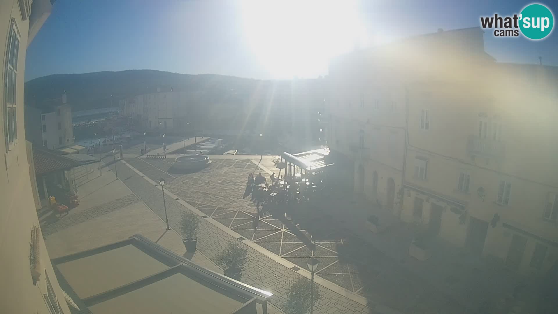 LIVE cam Cres city – place principale et “mandrač” – île de Cres – Croatie