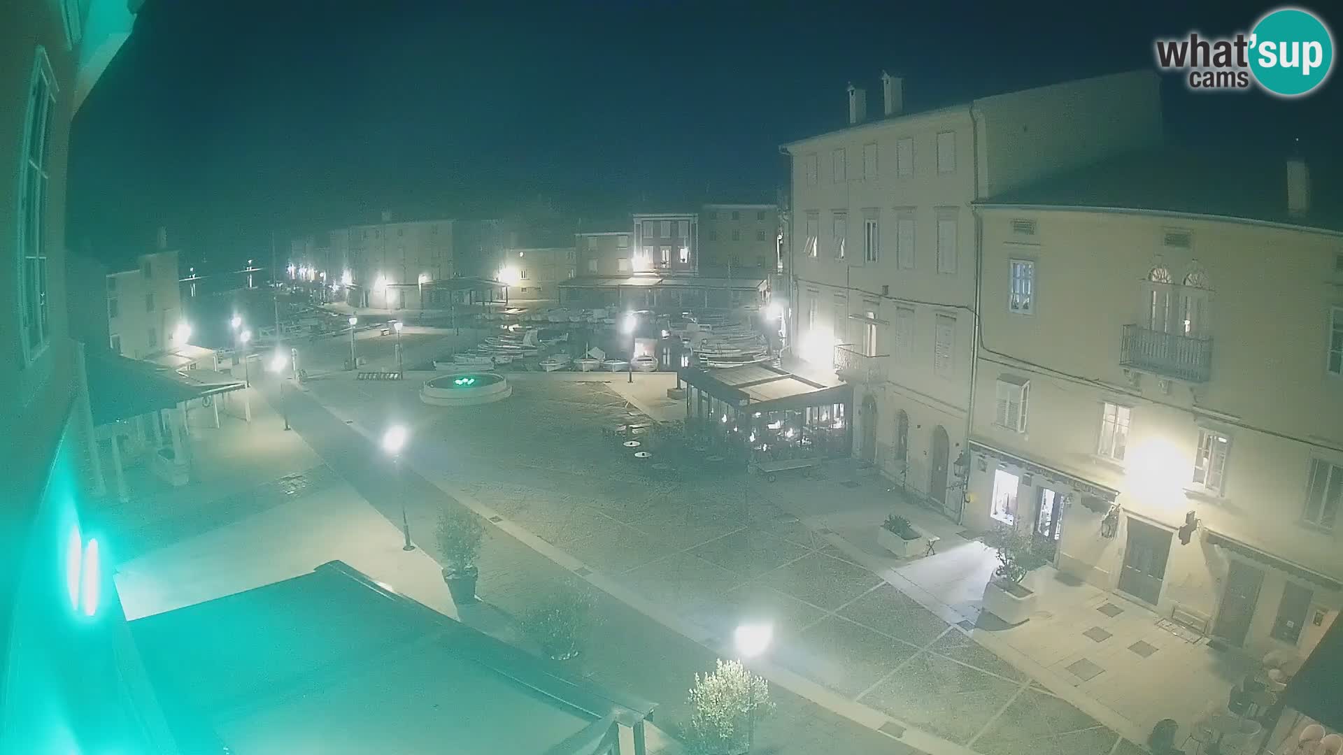 Cámara en vivo ciudad de Cres – plaza principal y “mandrač” – isla de Cres – Croacia